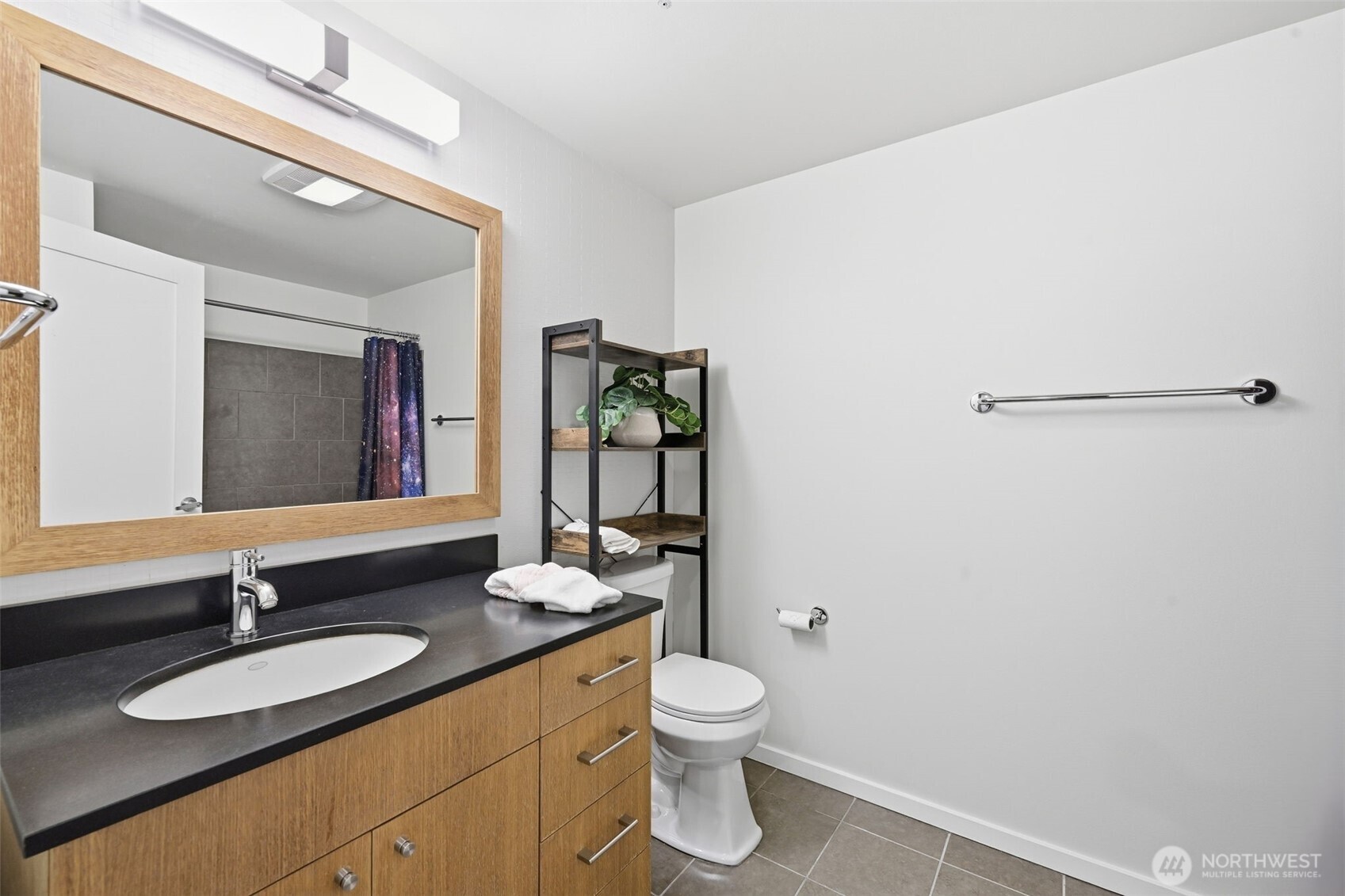 76 Cedar Street Unit: 807