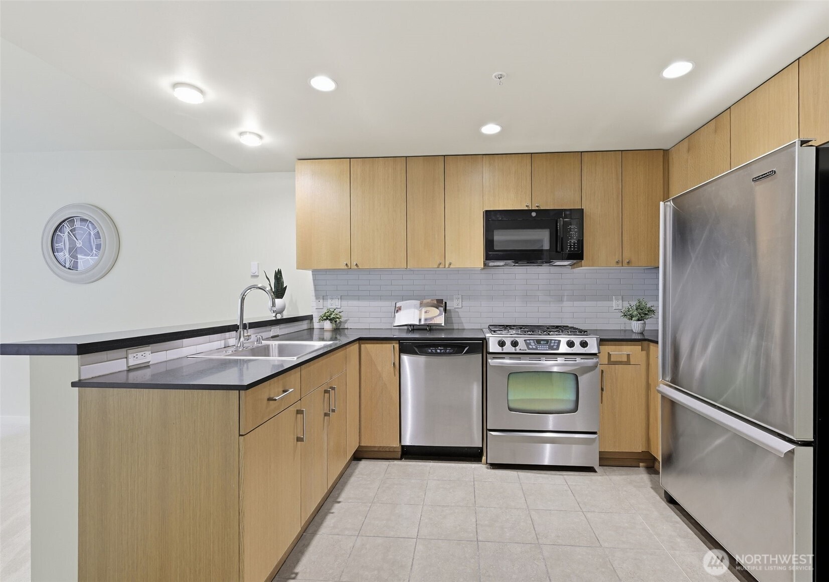 76 Cedar Street Unit: 807