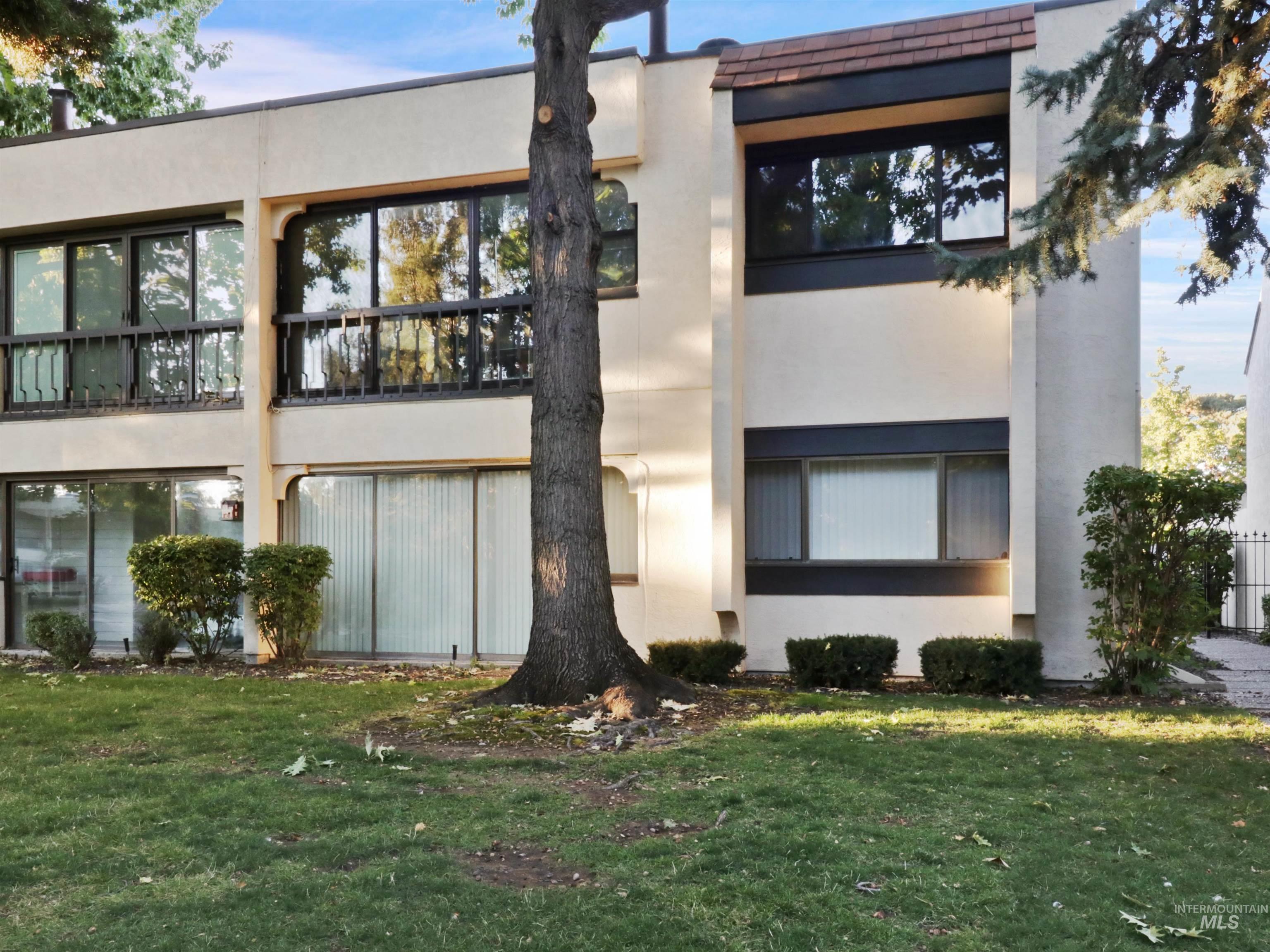 1253 N Camelot Drive