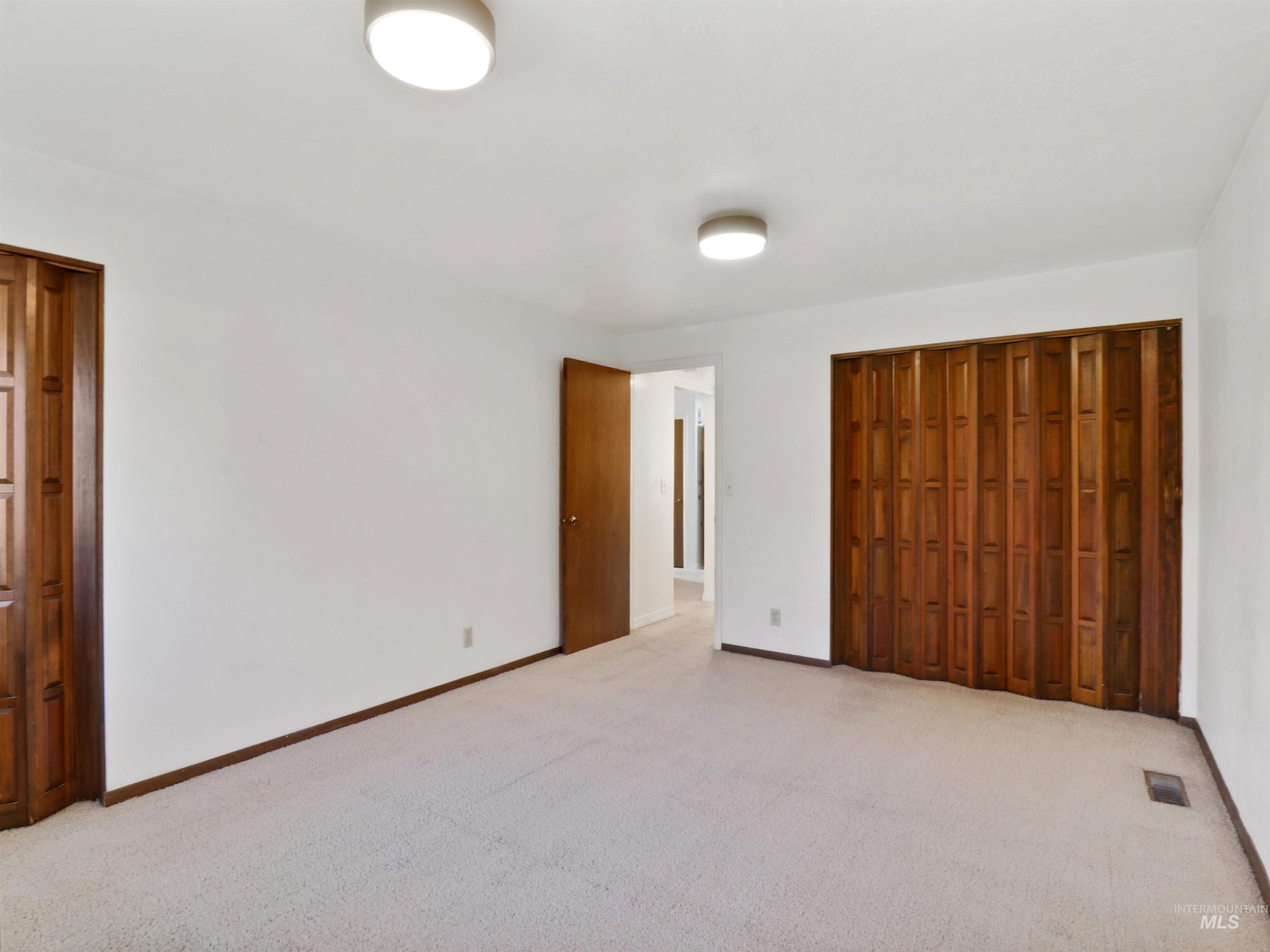 1253 N Camelot Drive