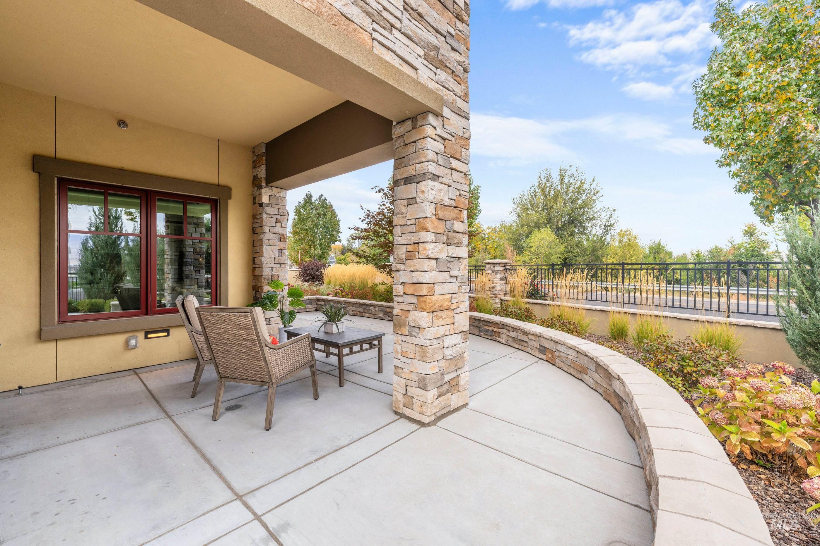 2967 W Crescent Rim Dr #104