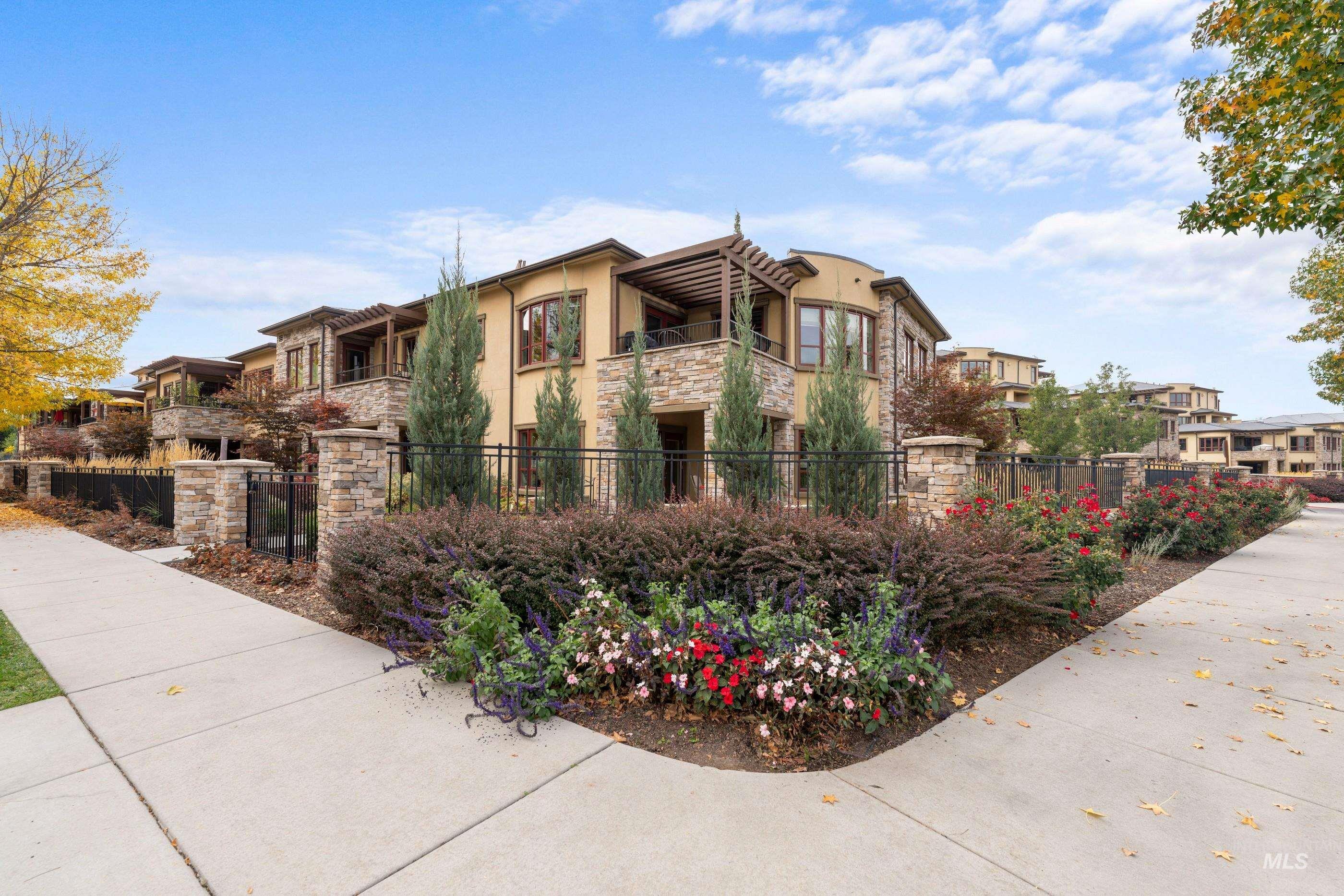 2967 W Crescent Rim Dr #104