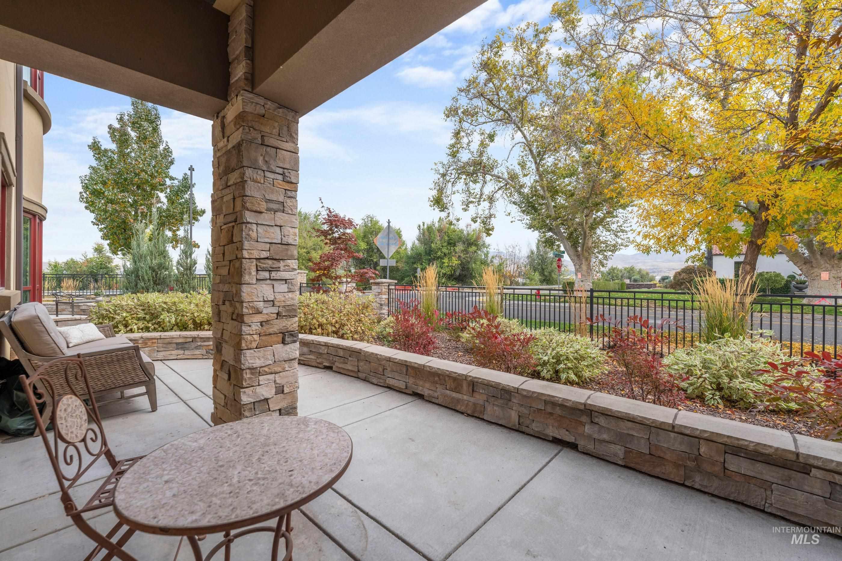 2967 W Crescent Rim Dr #104