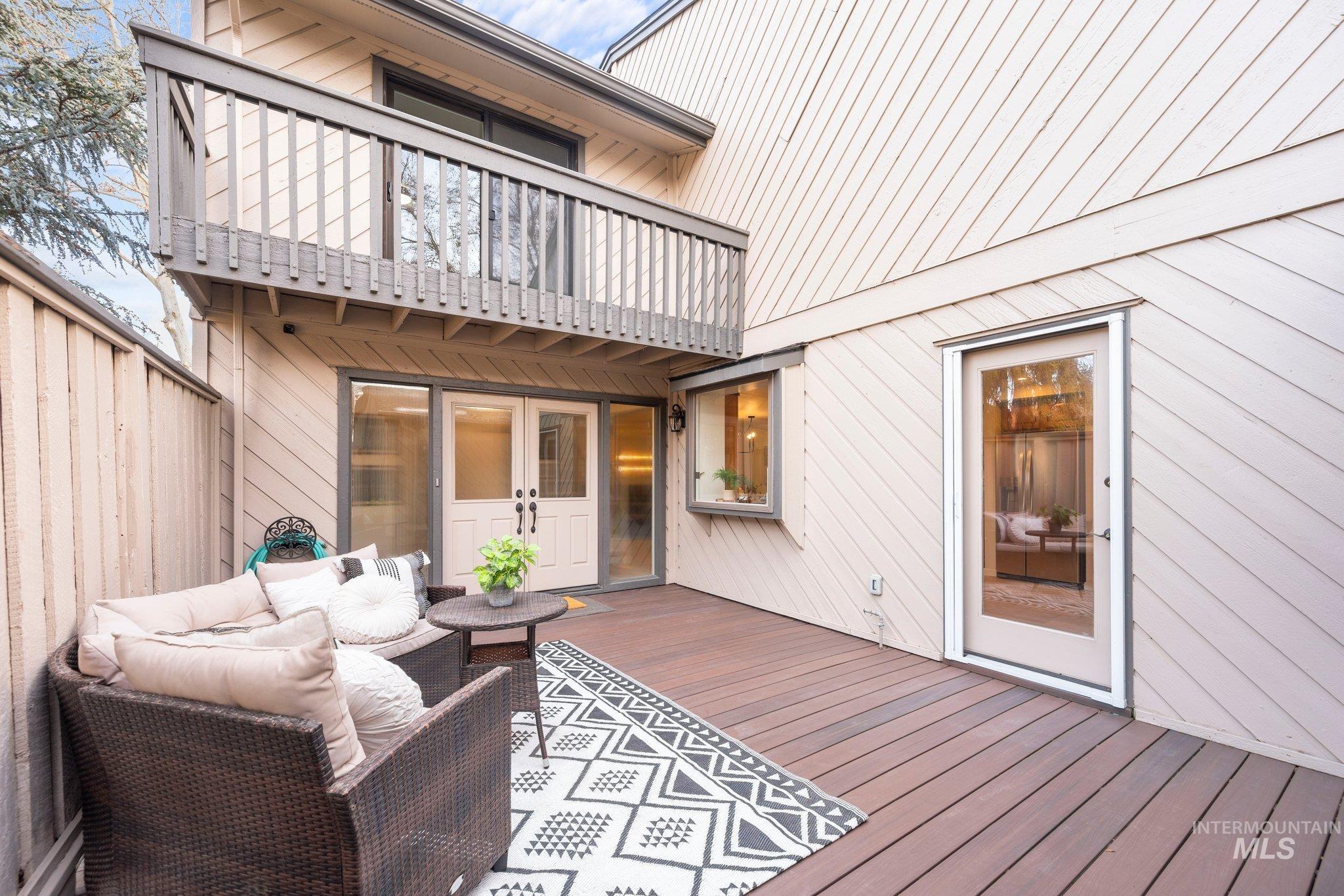 7233 W Cascade