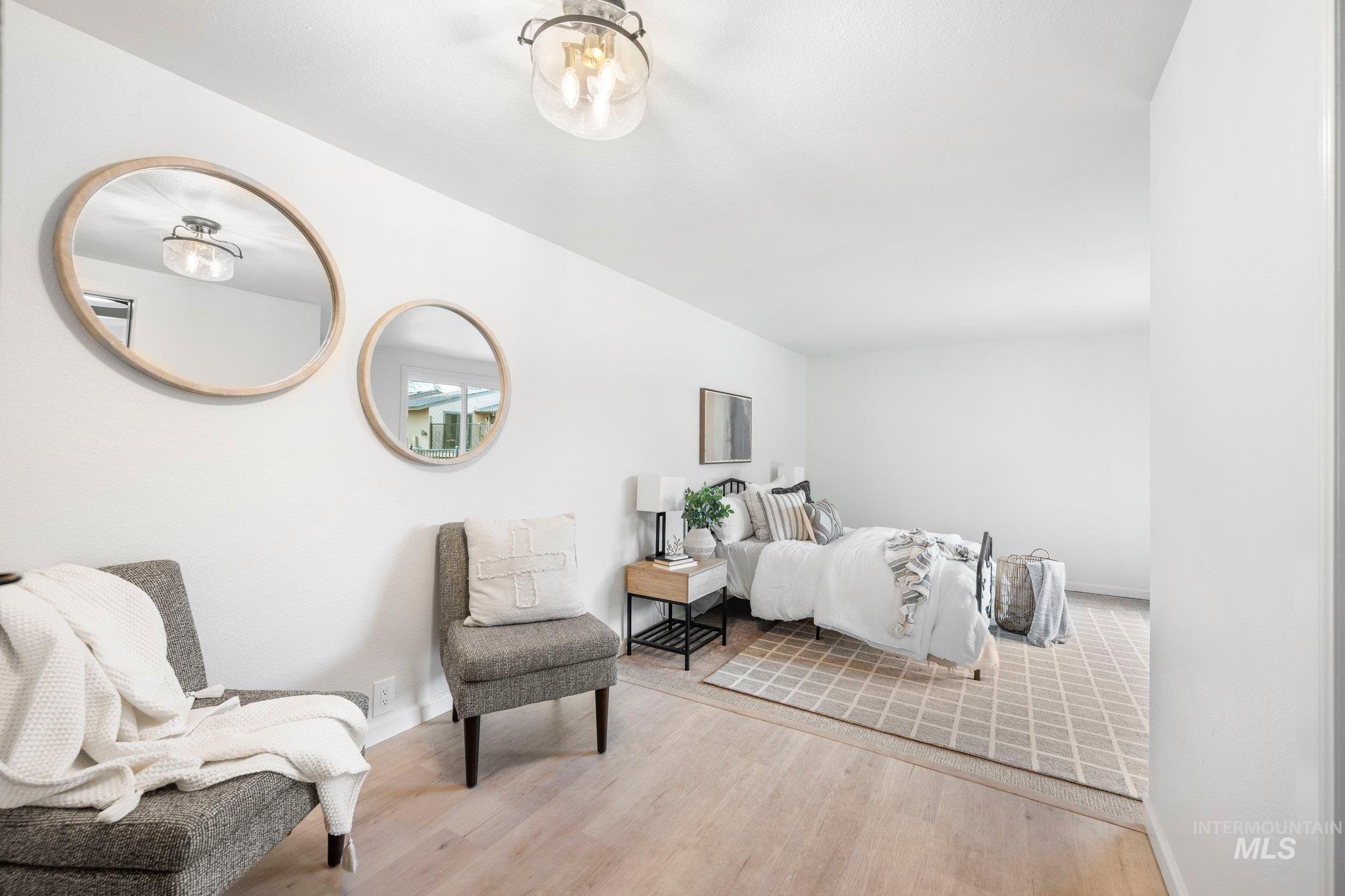 7233 W Cascade