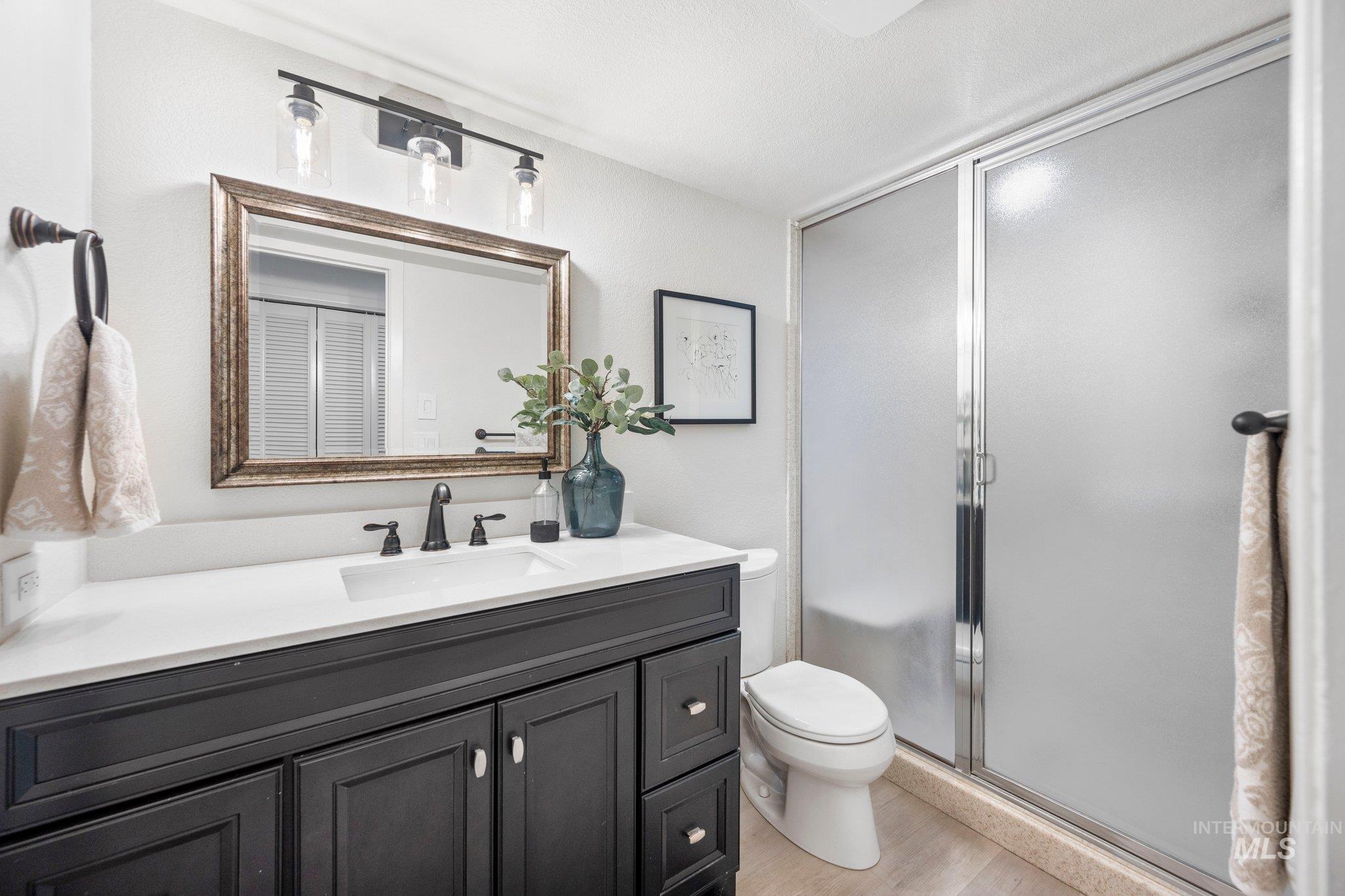 7233 W Cascade