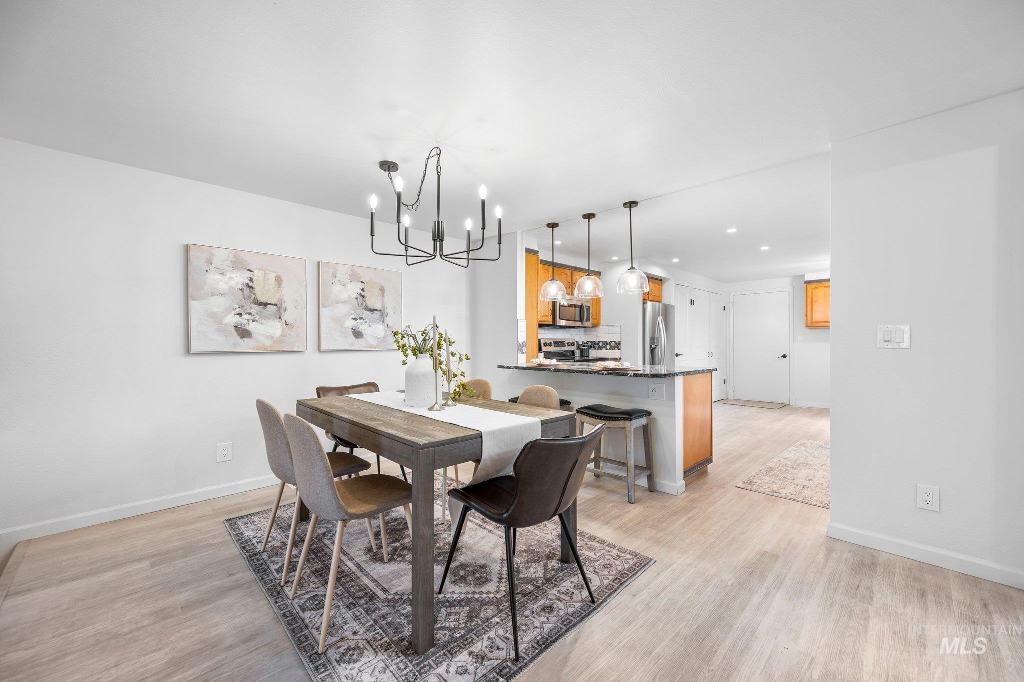 7233 W Cascade