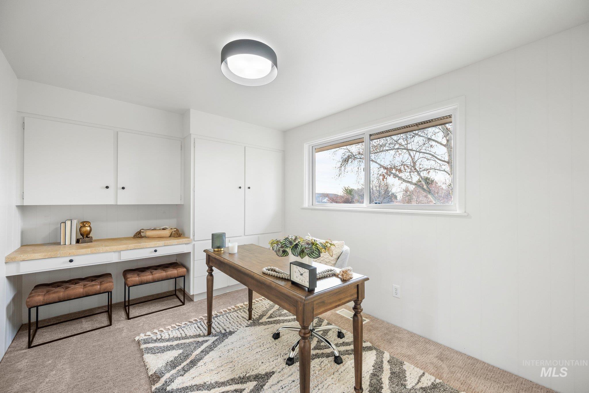 7233 W Cascade