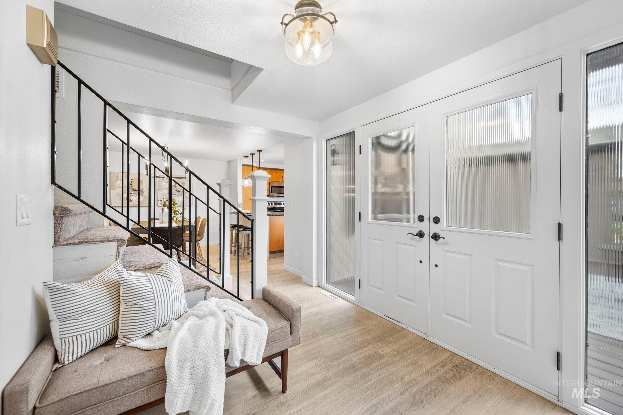 7233 W Cascade