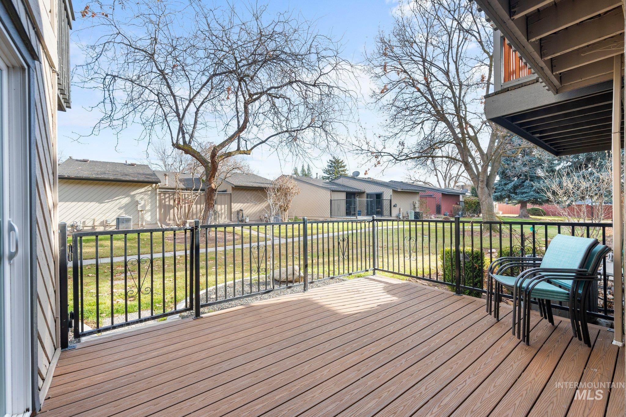 7233 W Cascade
