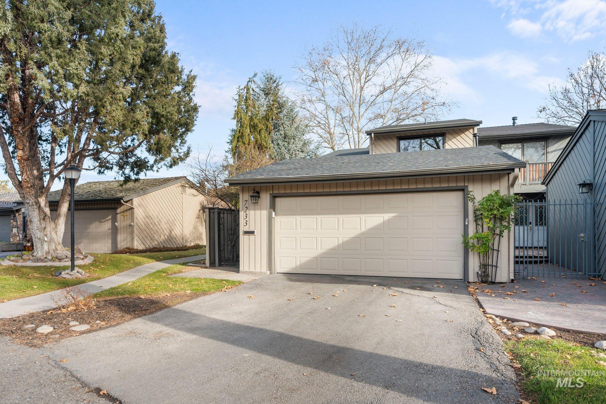 7233 W Cascade