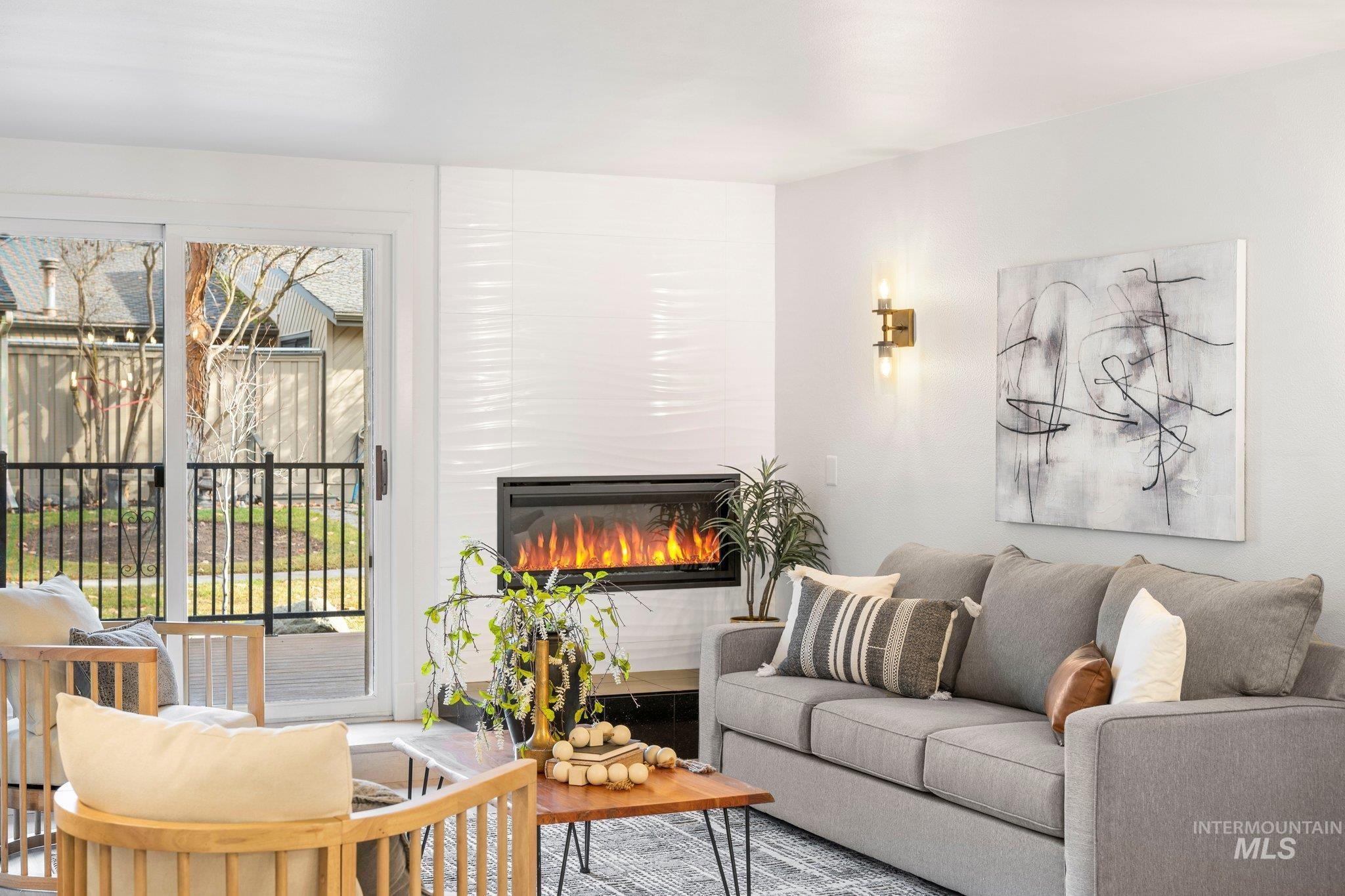 7233 W Cascade