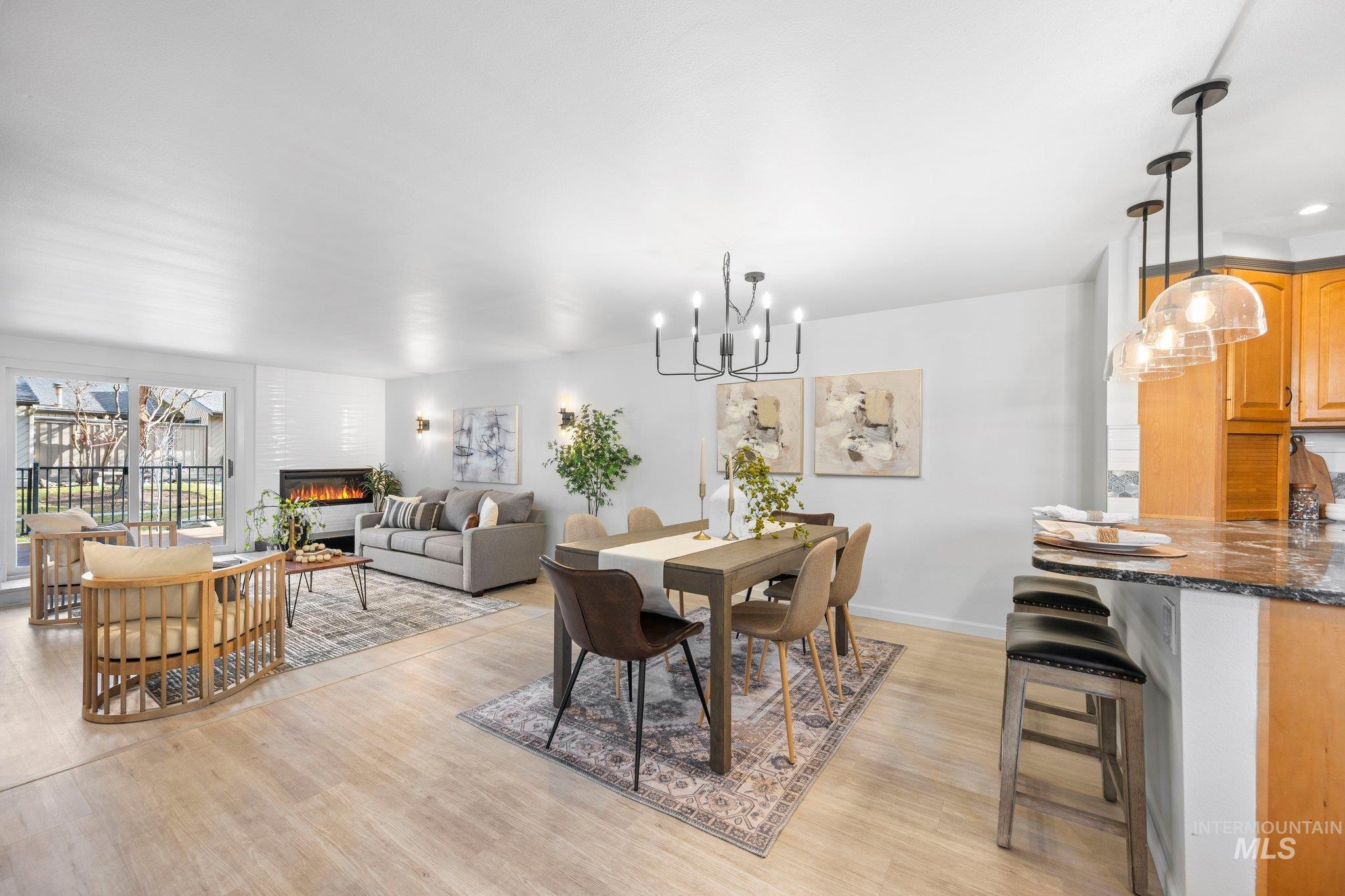 7233 W Cascade