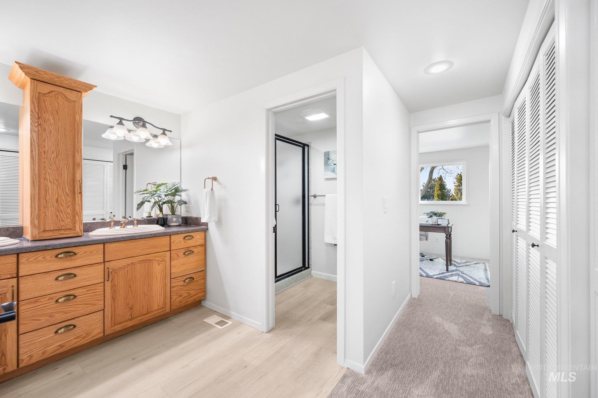 7233 W Cascade