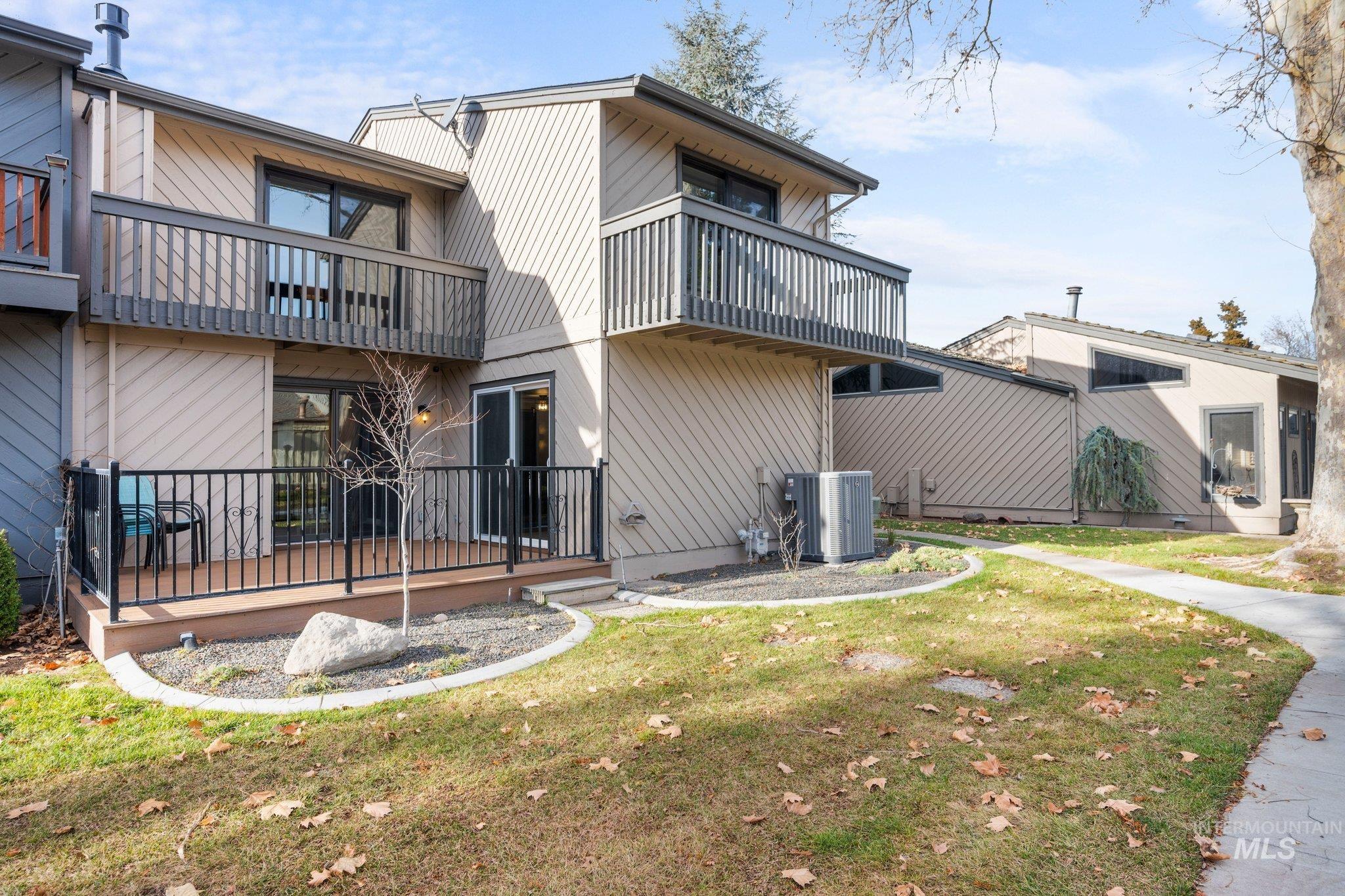 7233 W Cascade