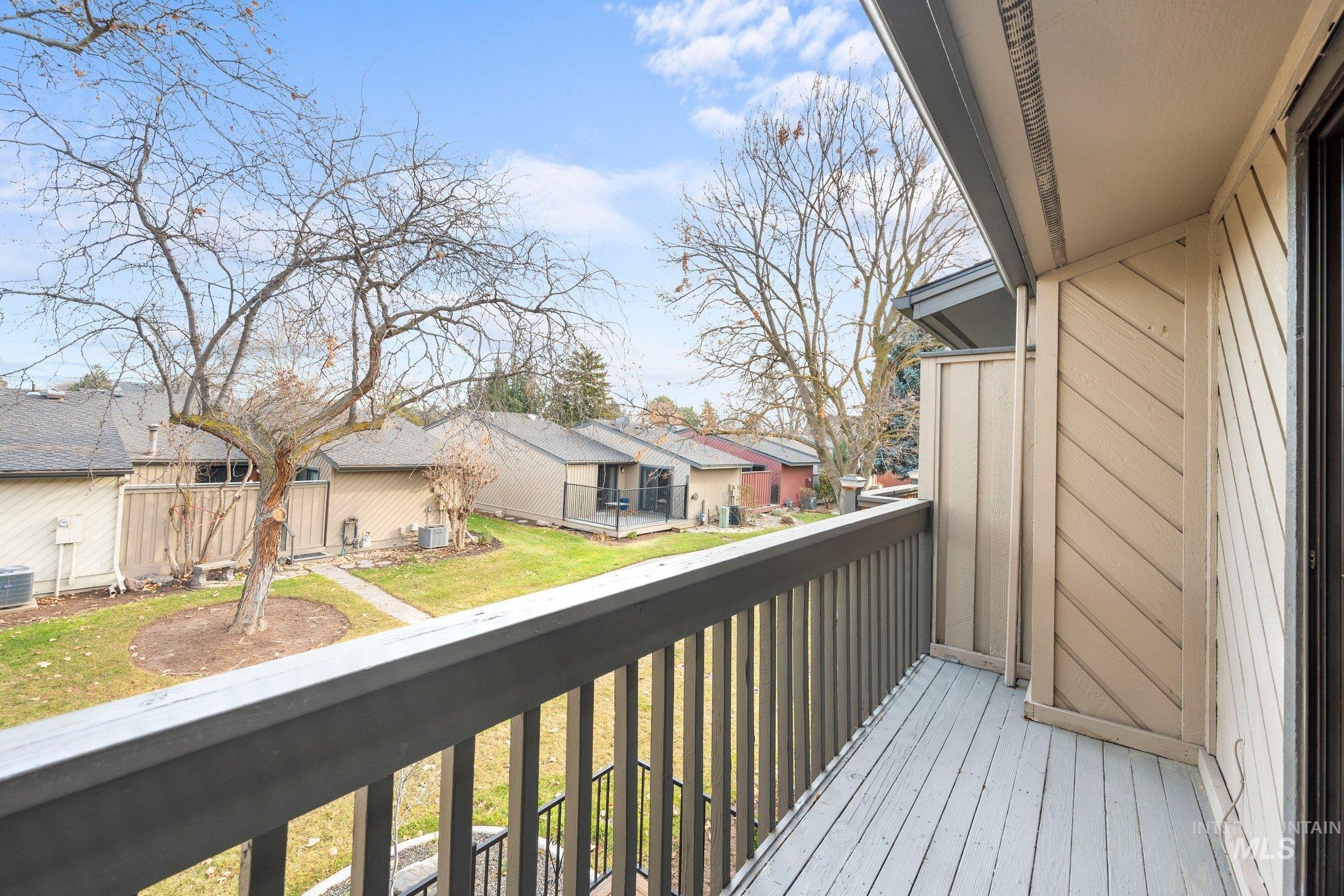 7233 W Cascade