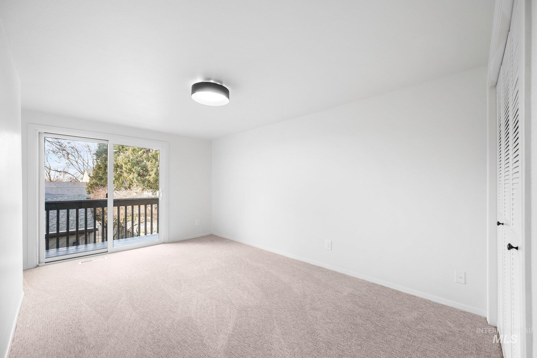 7233 W Cascade
