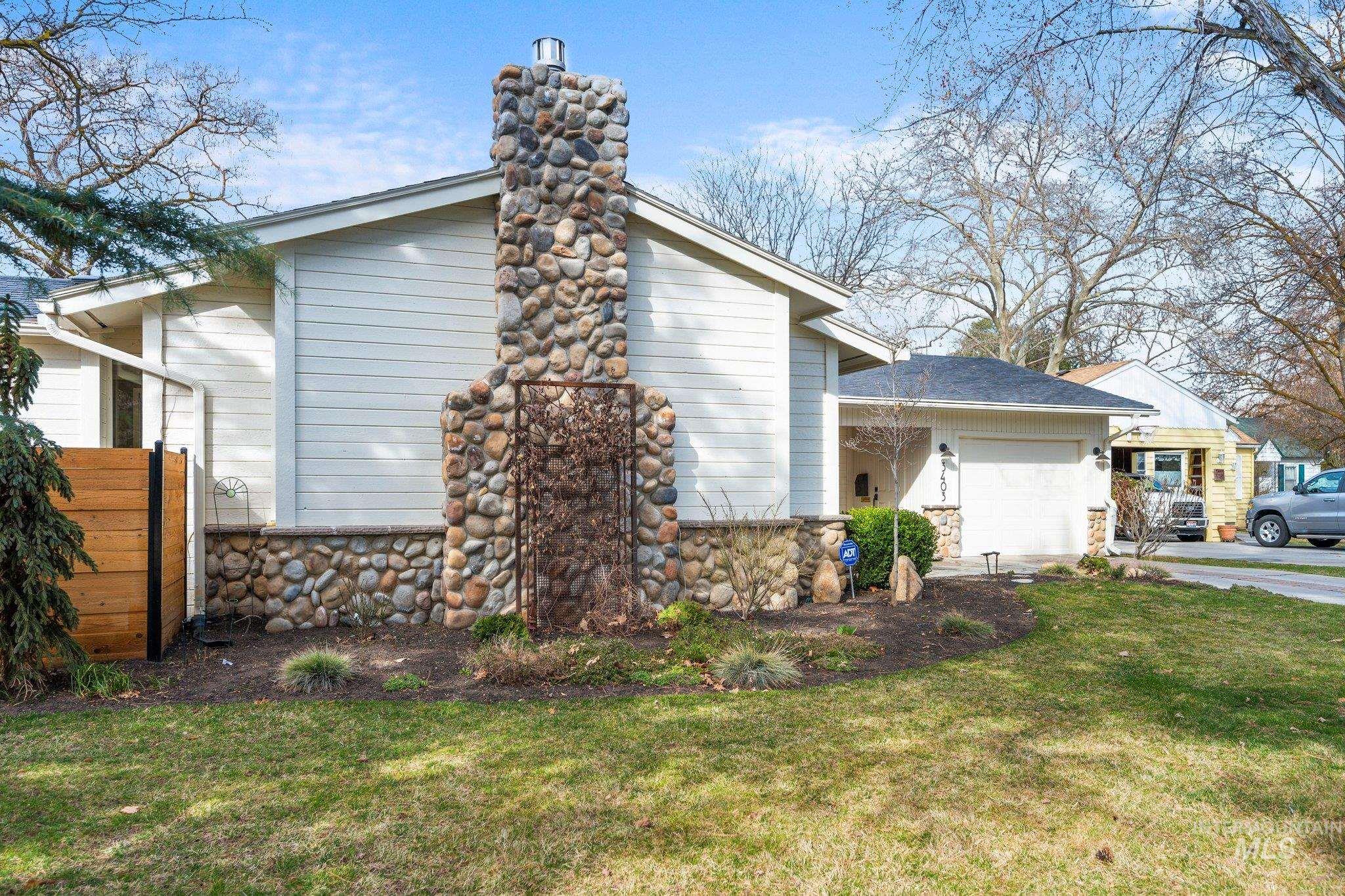 3403 W Meadow Dr
