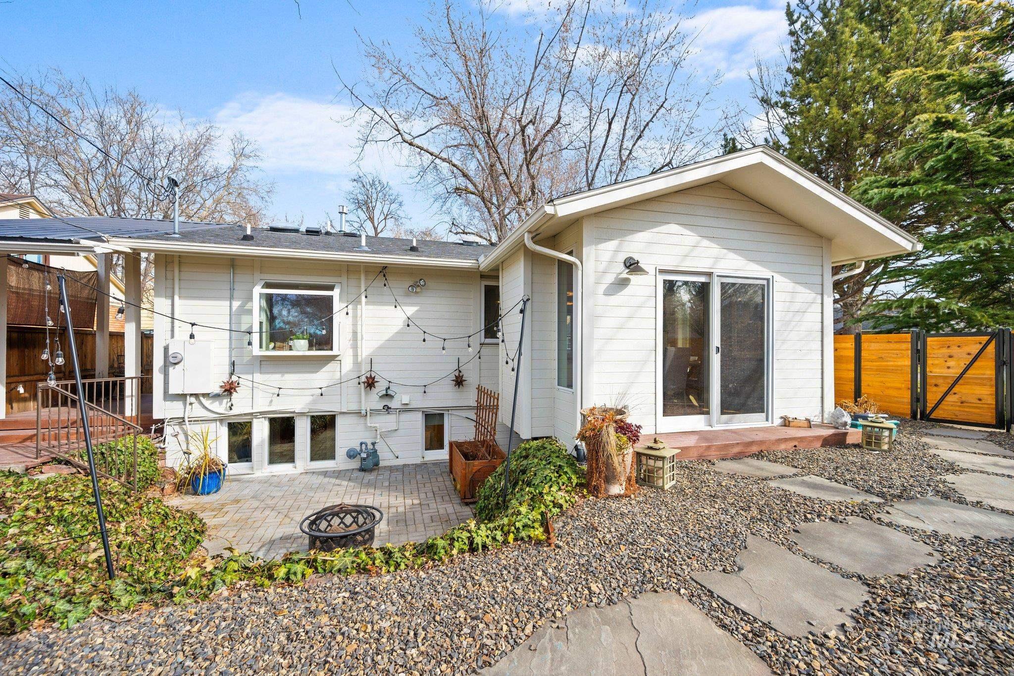 3403 W Meadow Dr