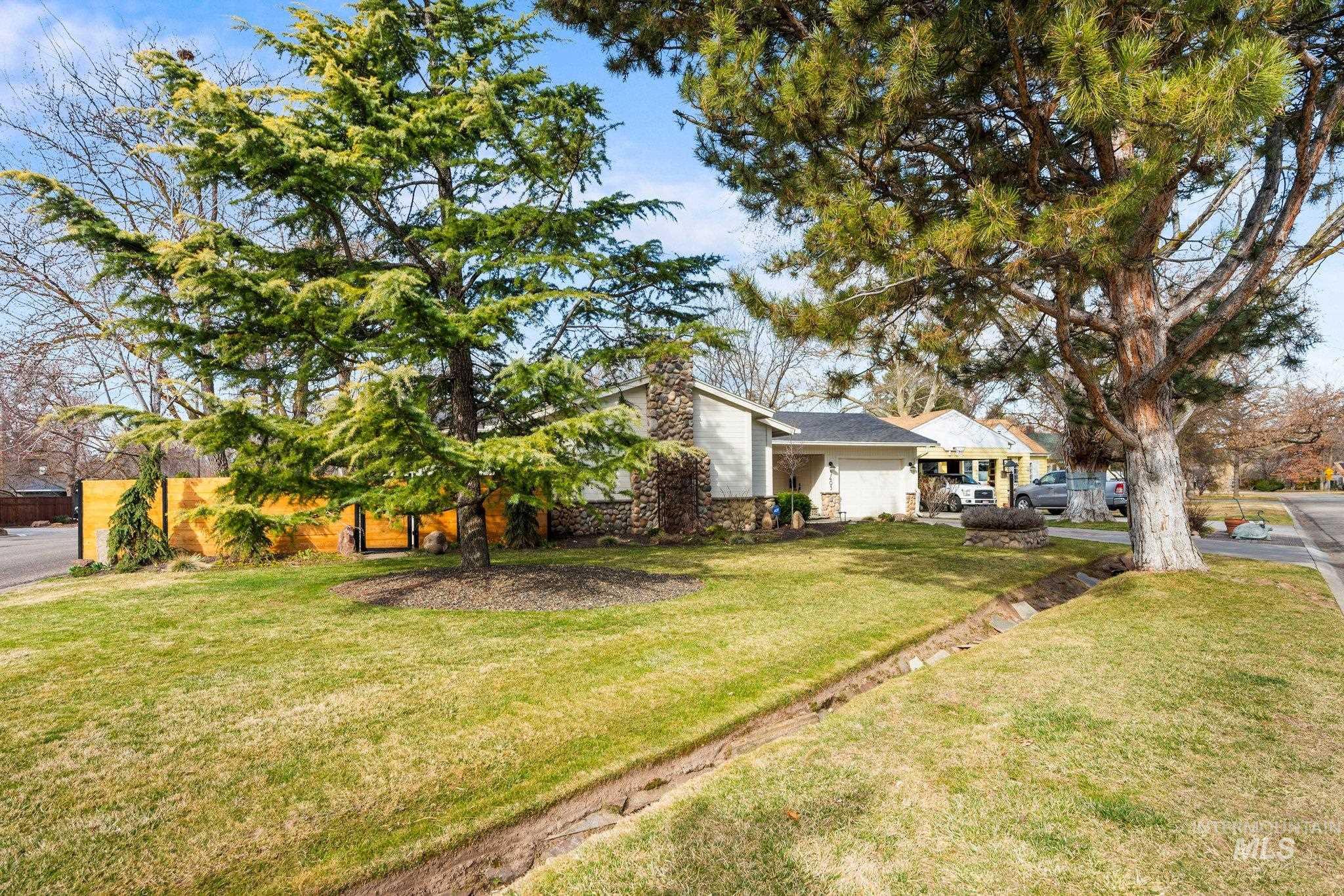 3403 W Meadow Dr