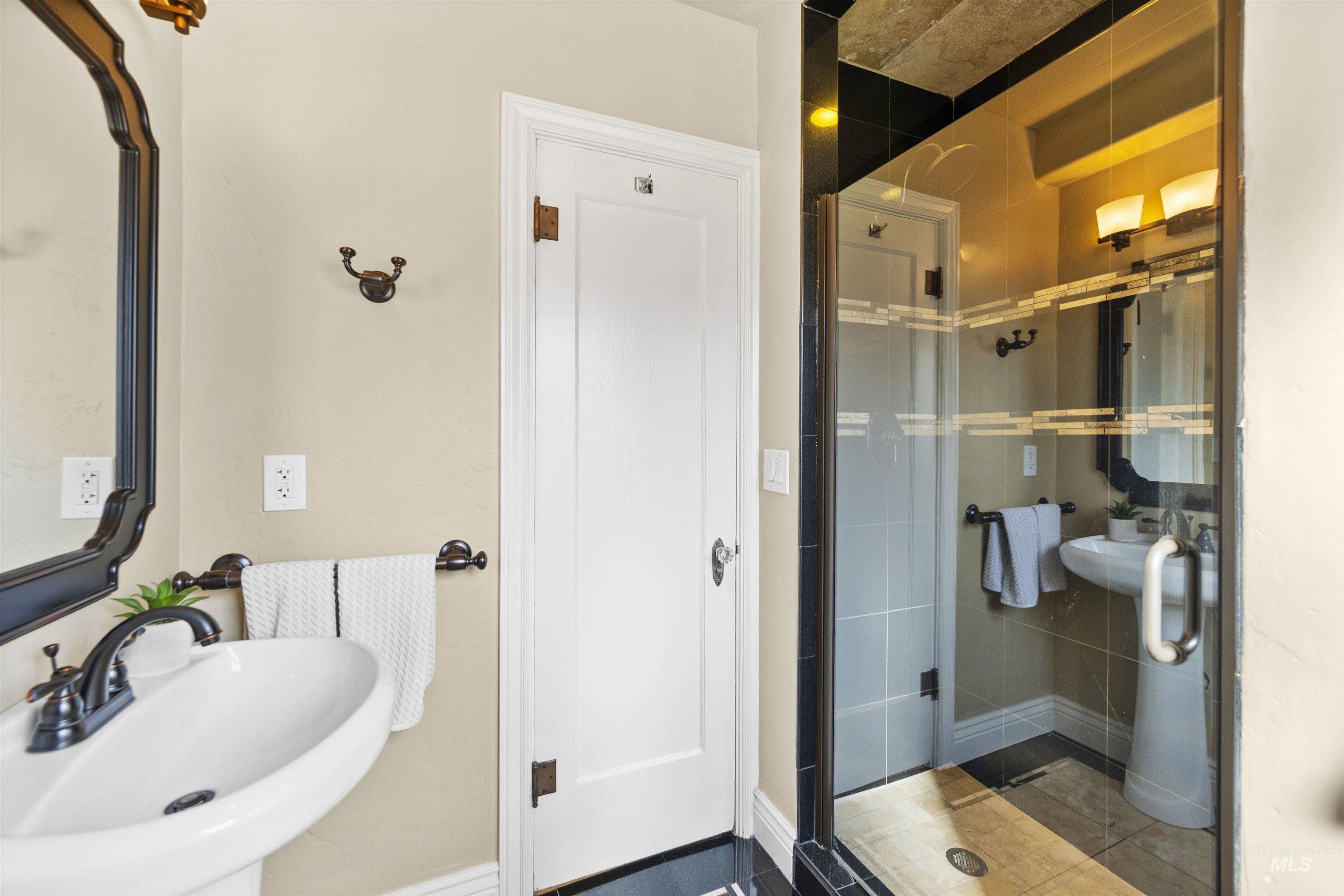 2307 W Kootenai