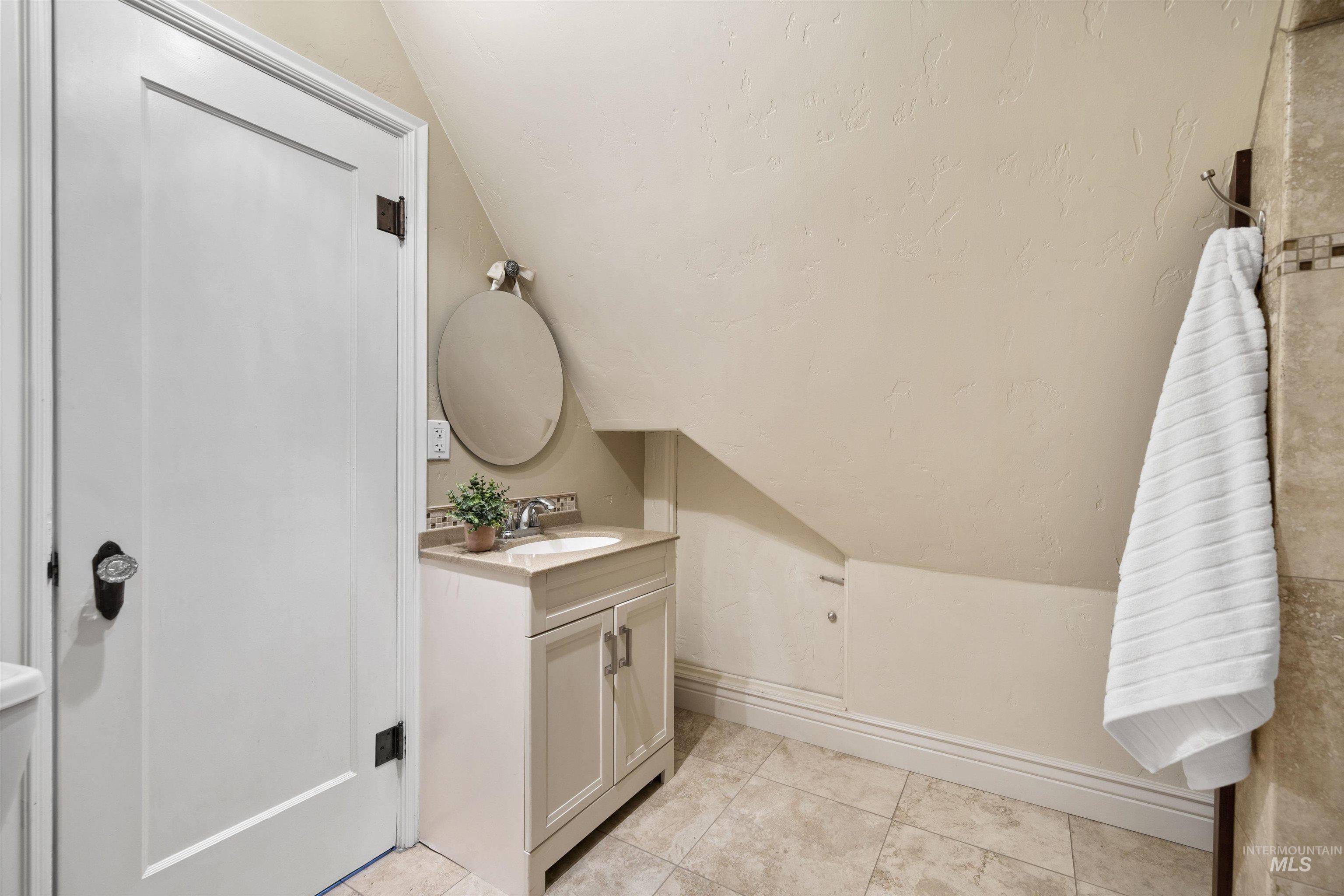 2307 W Kootenai