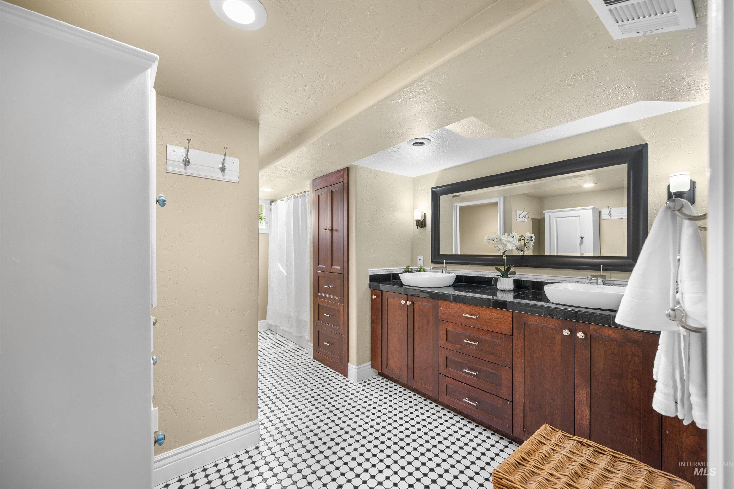2307 W Kootenai