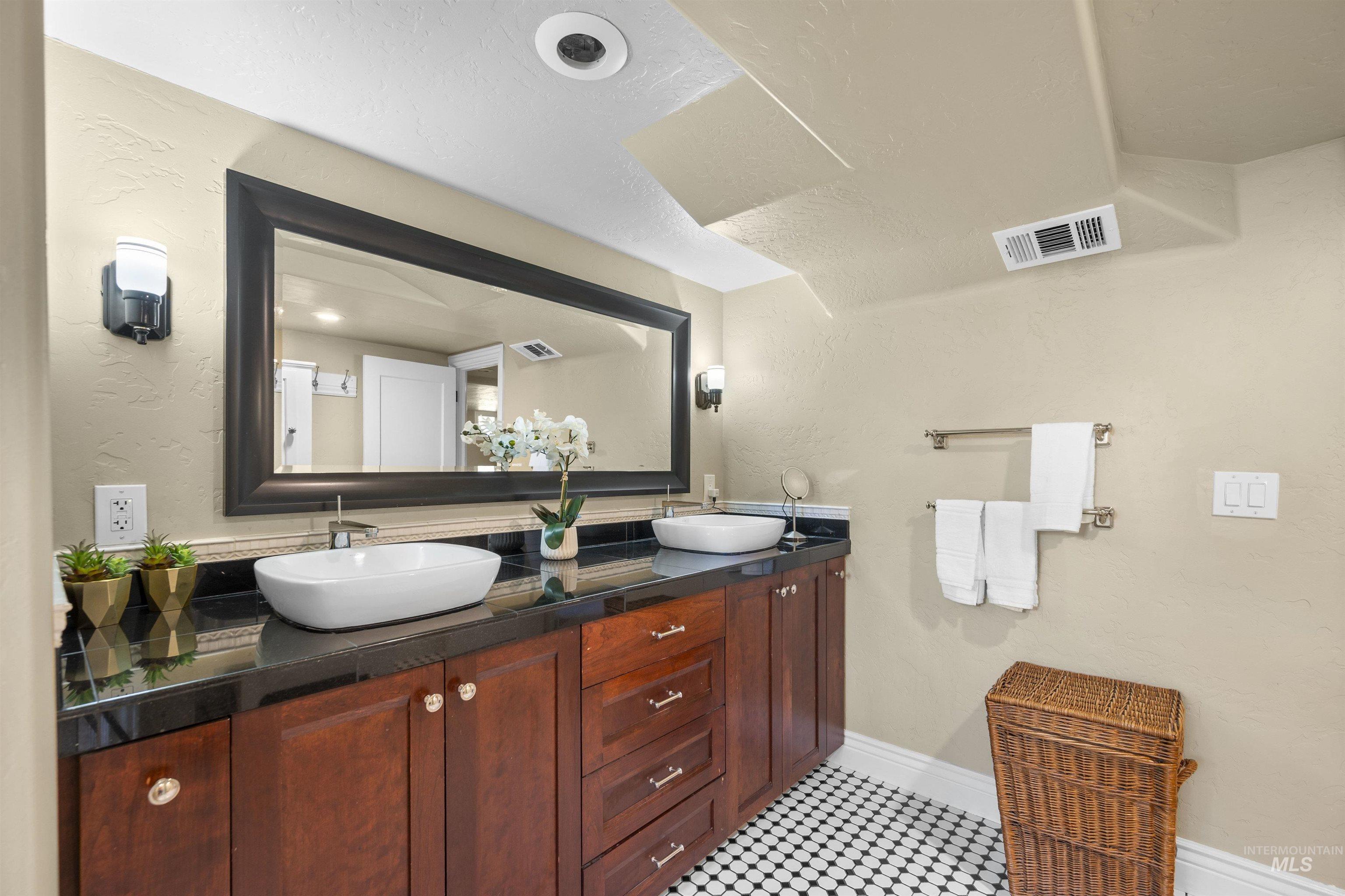 2307 W Kootenai