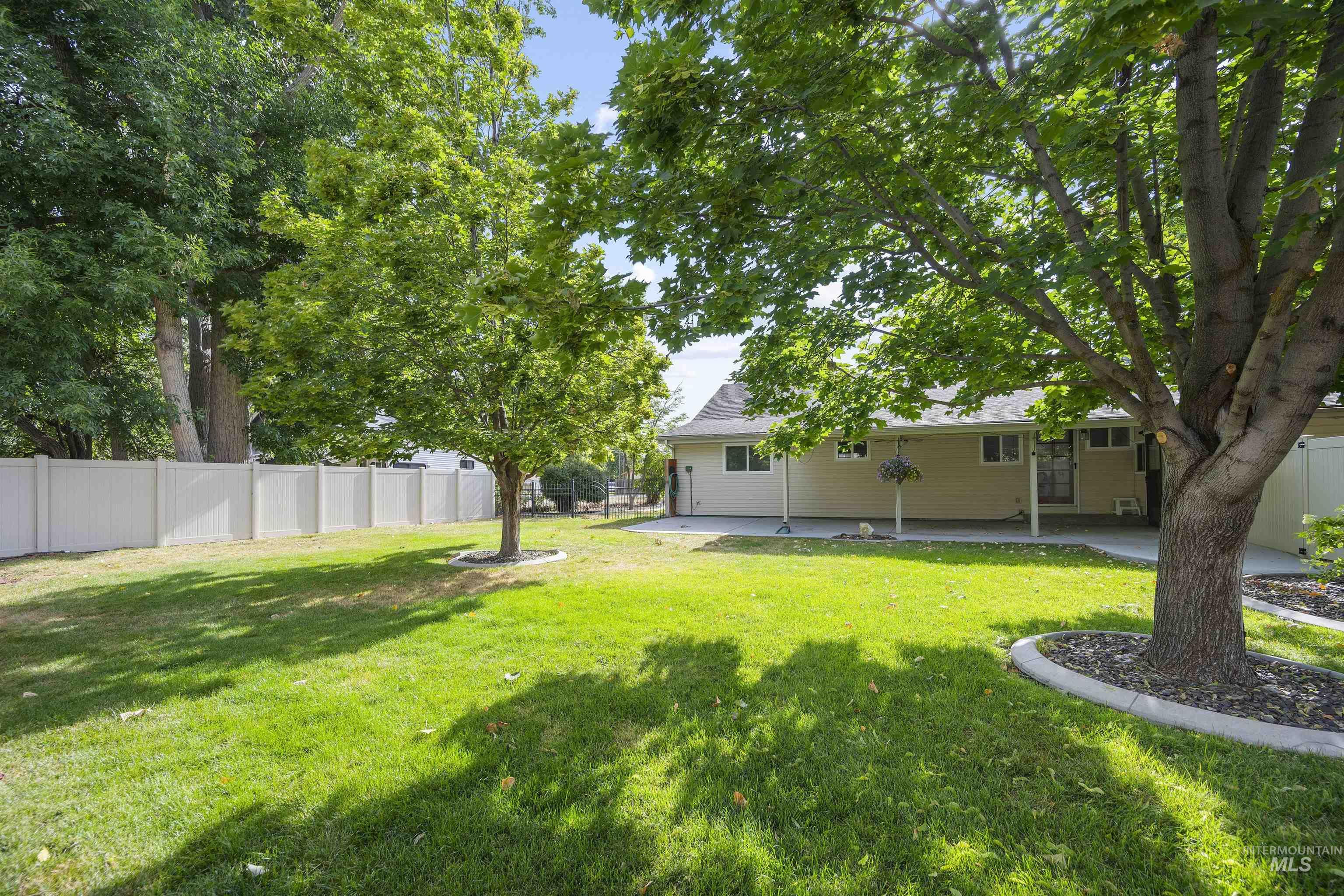 1807 N Eldorado