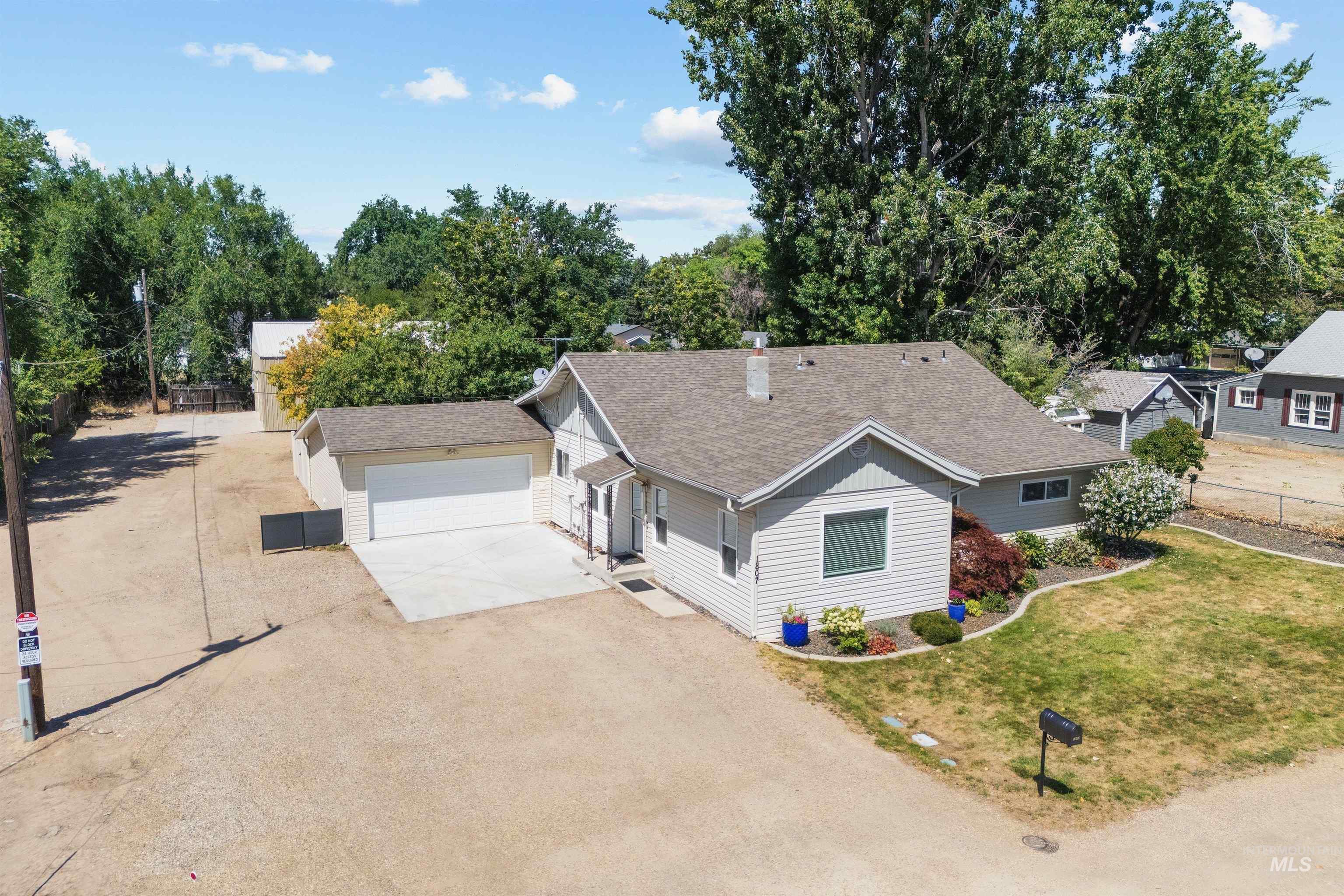 1807 N Eldorado