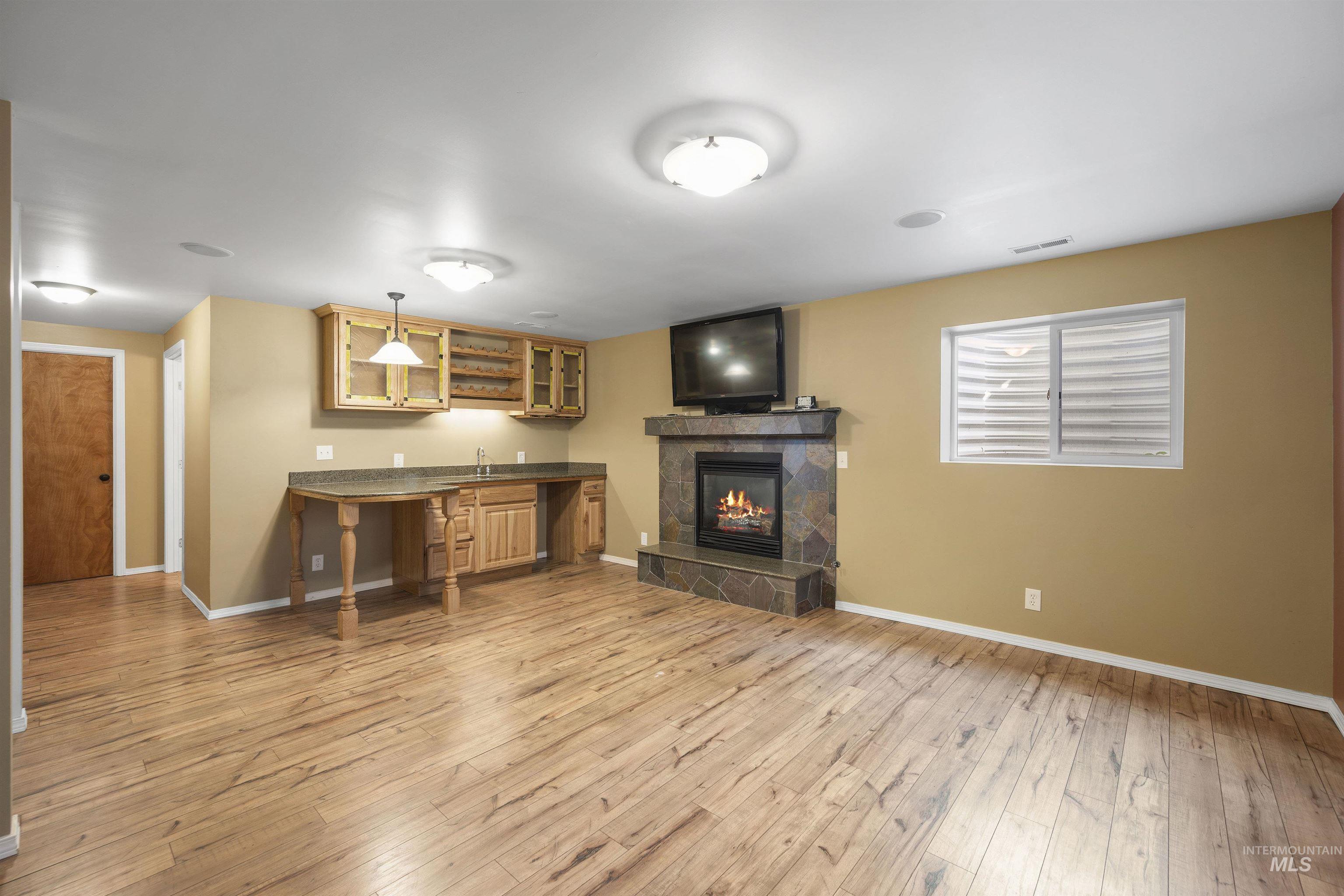 1807 N Eldorado