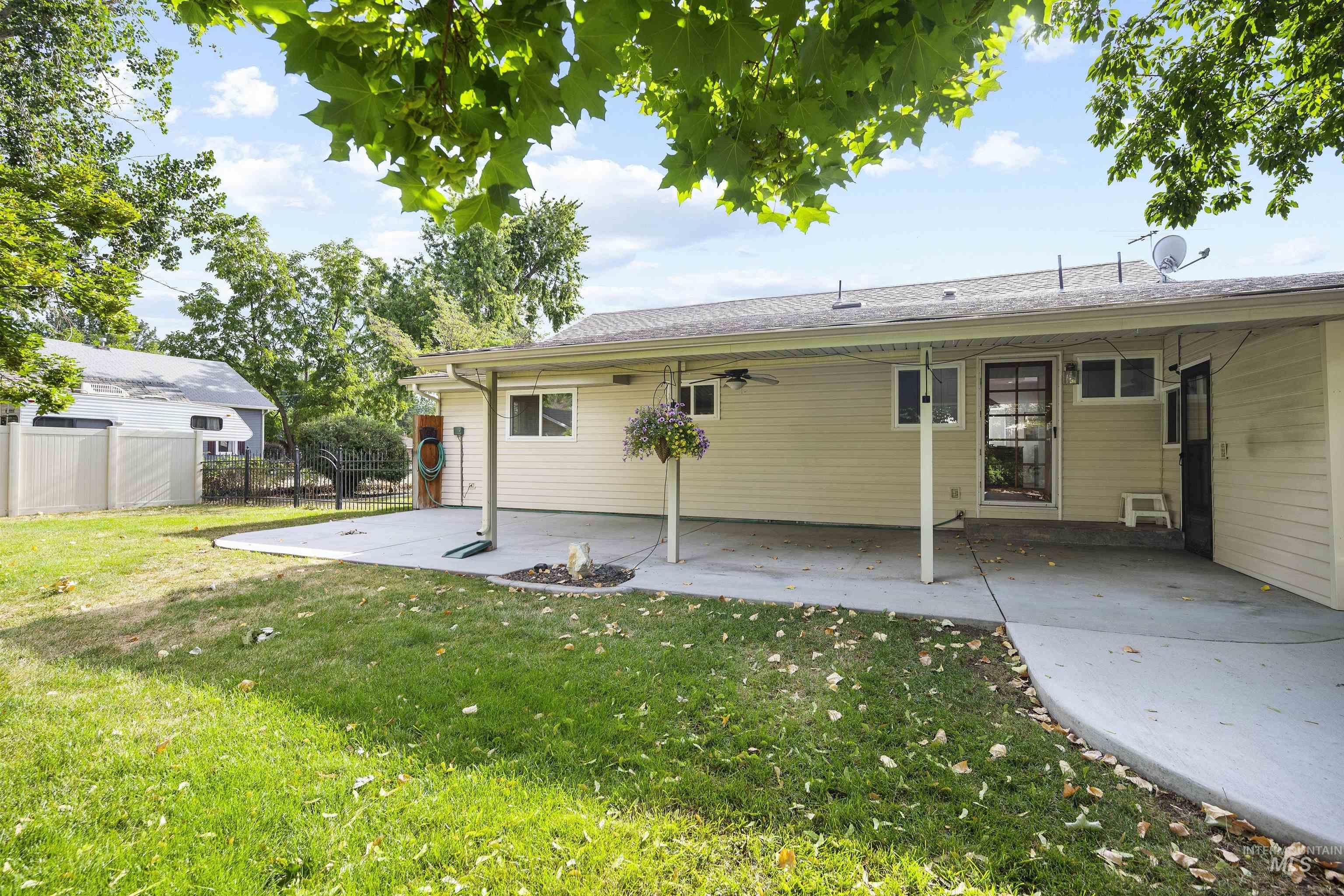 1807 N Eldorado