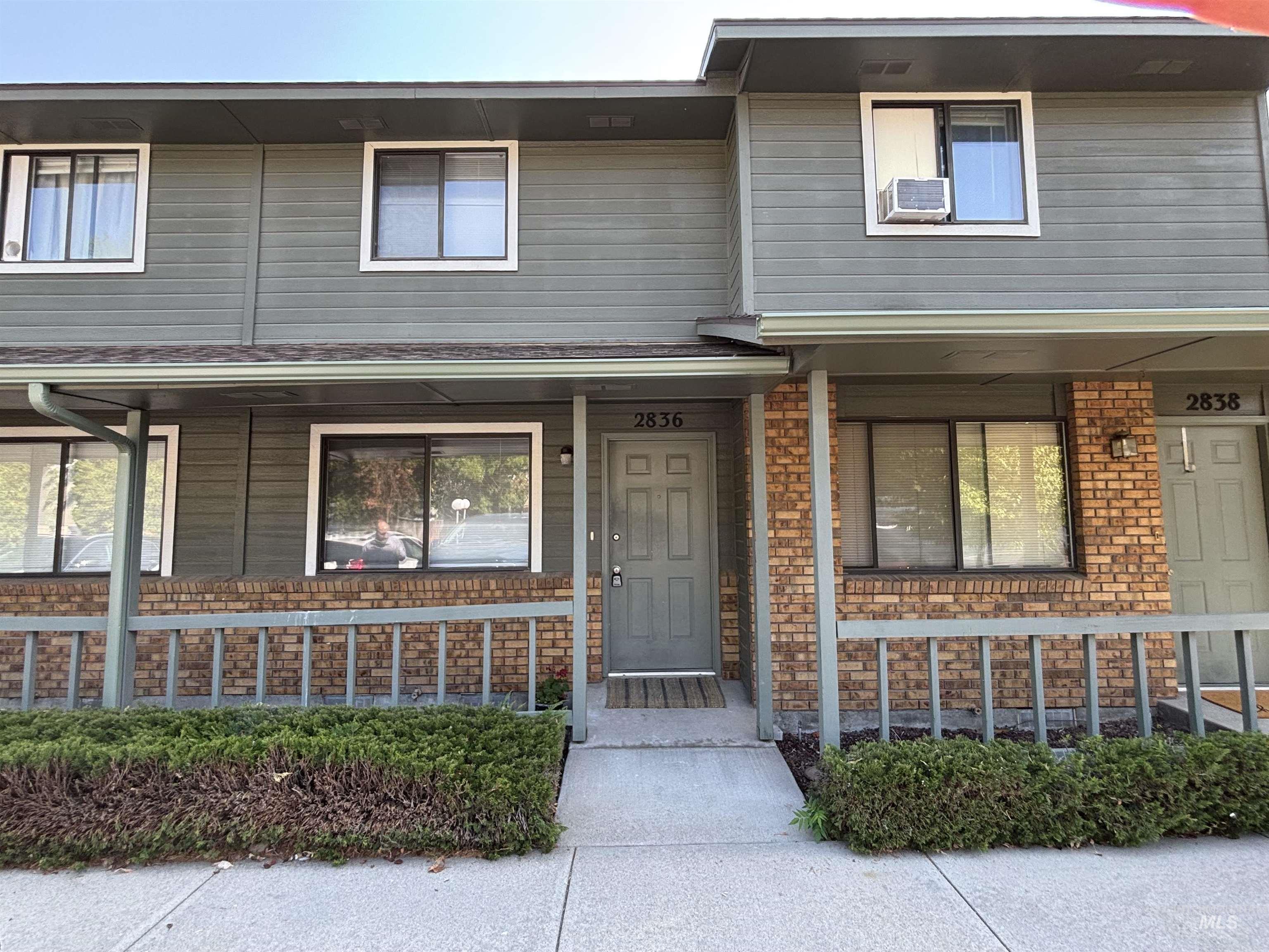 2836 S Abbs