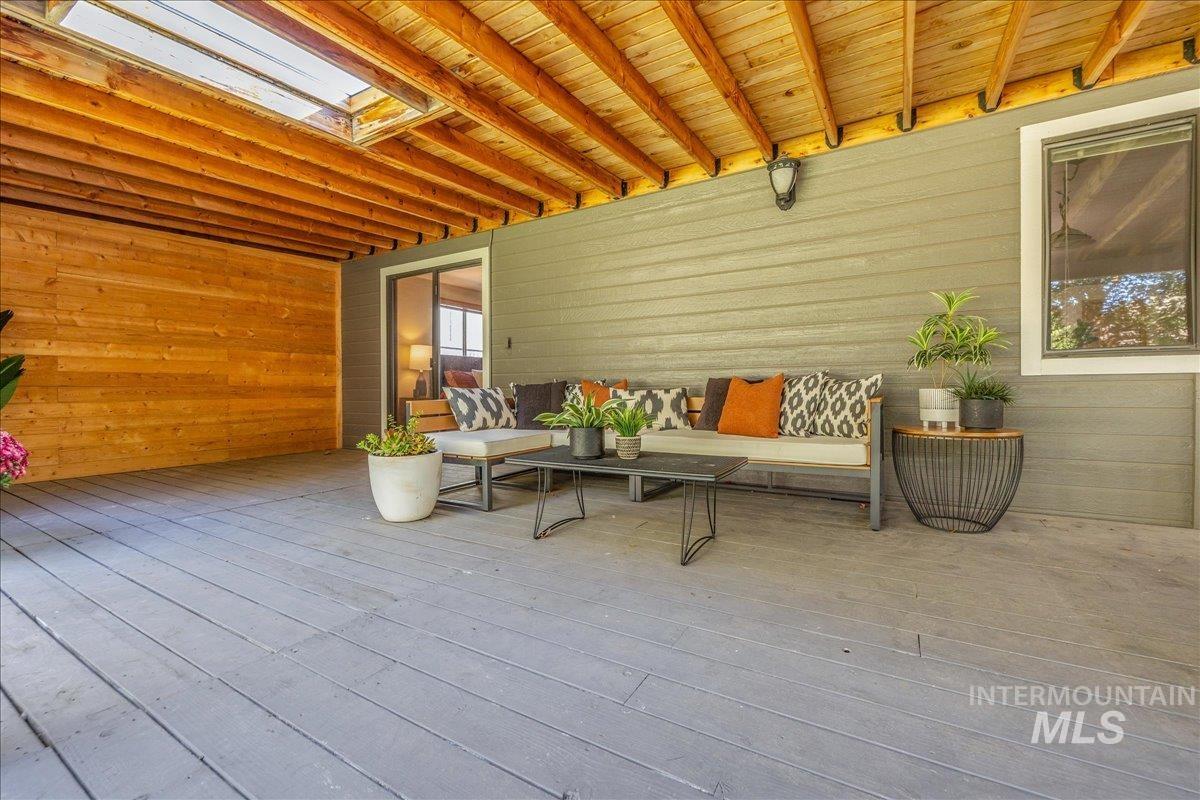 1212 W El Pelar Drive