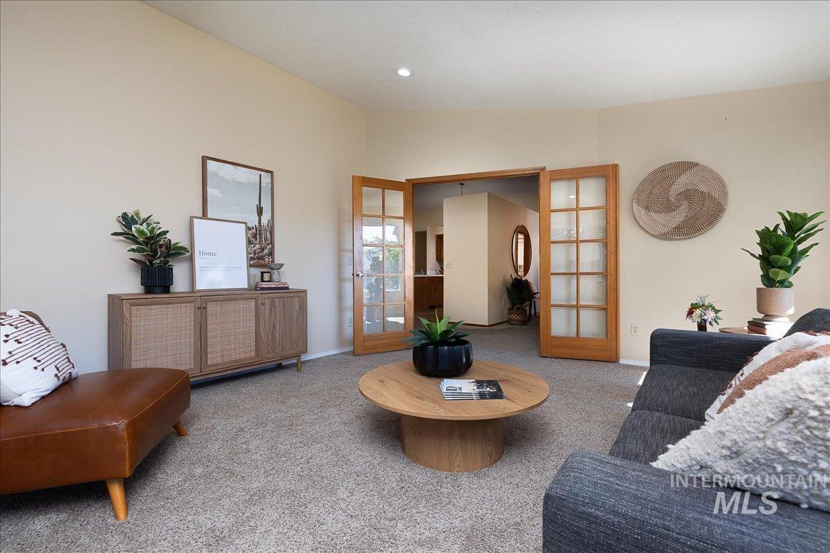 1212 W El Pelar Drive