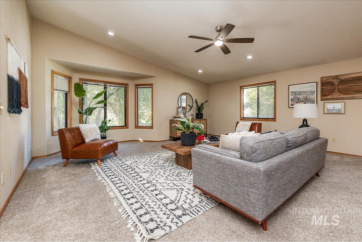 1212 W El Pelar Drive