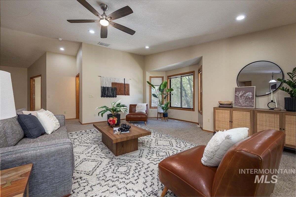 1212 W El Pelar Drive