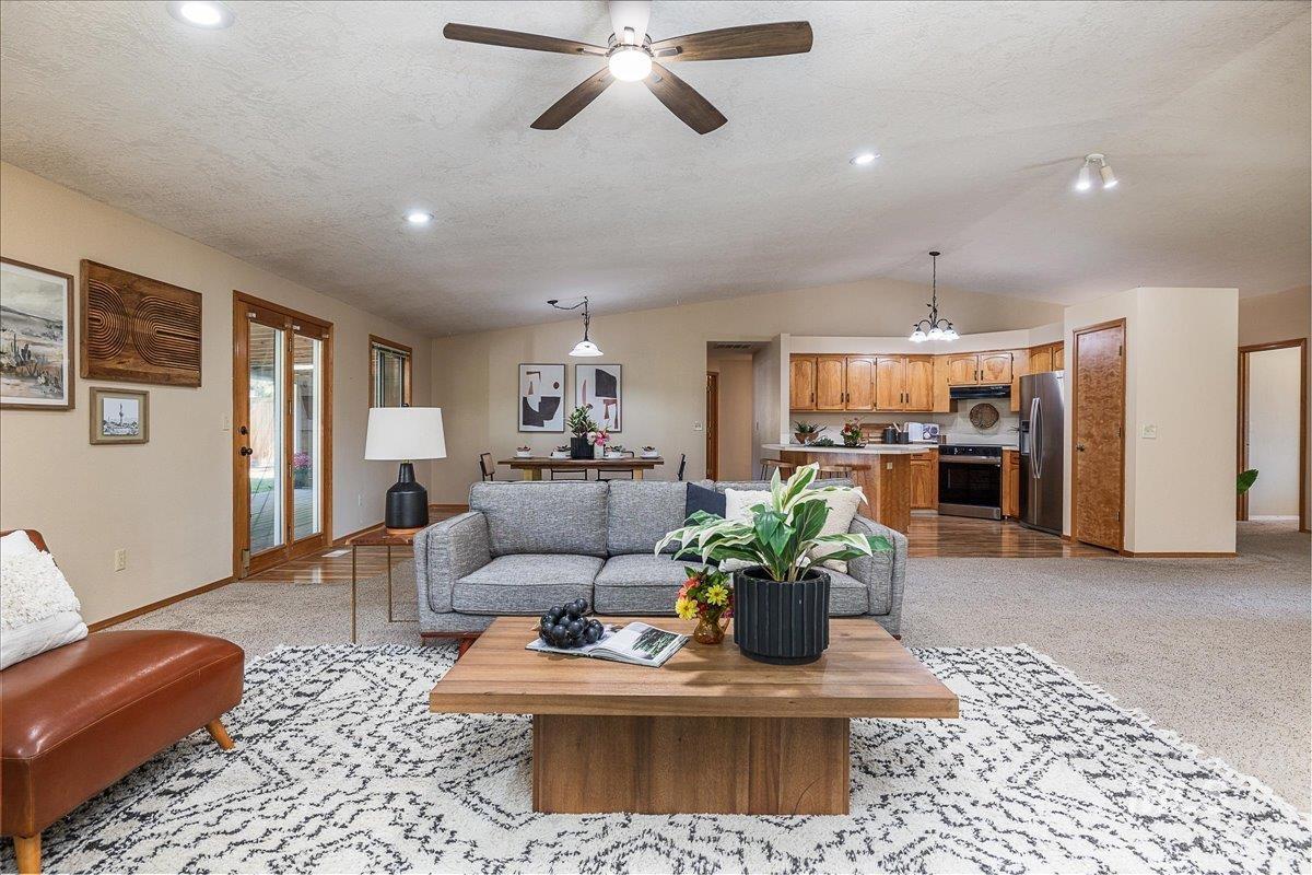 1212 W El Pelar Drive