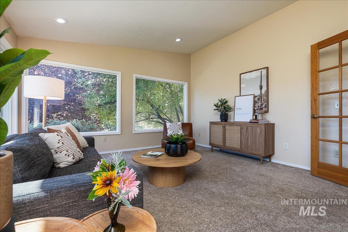 1212 W El Pelar Drive
