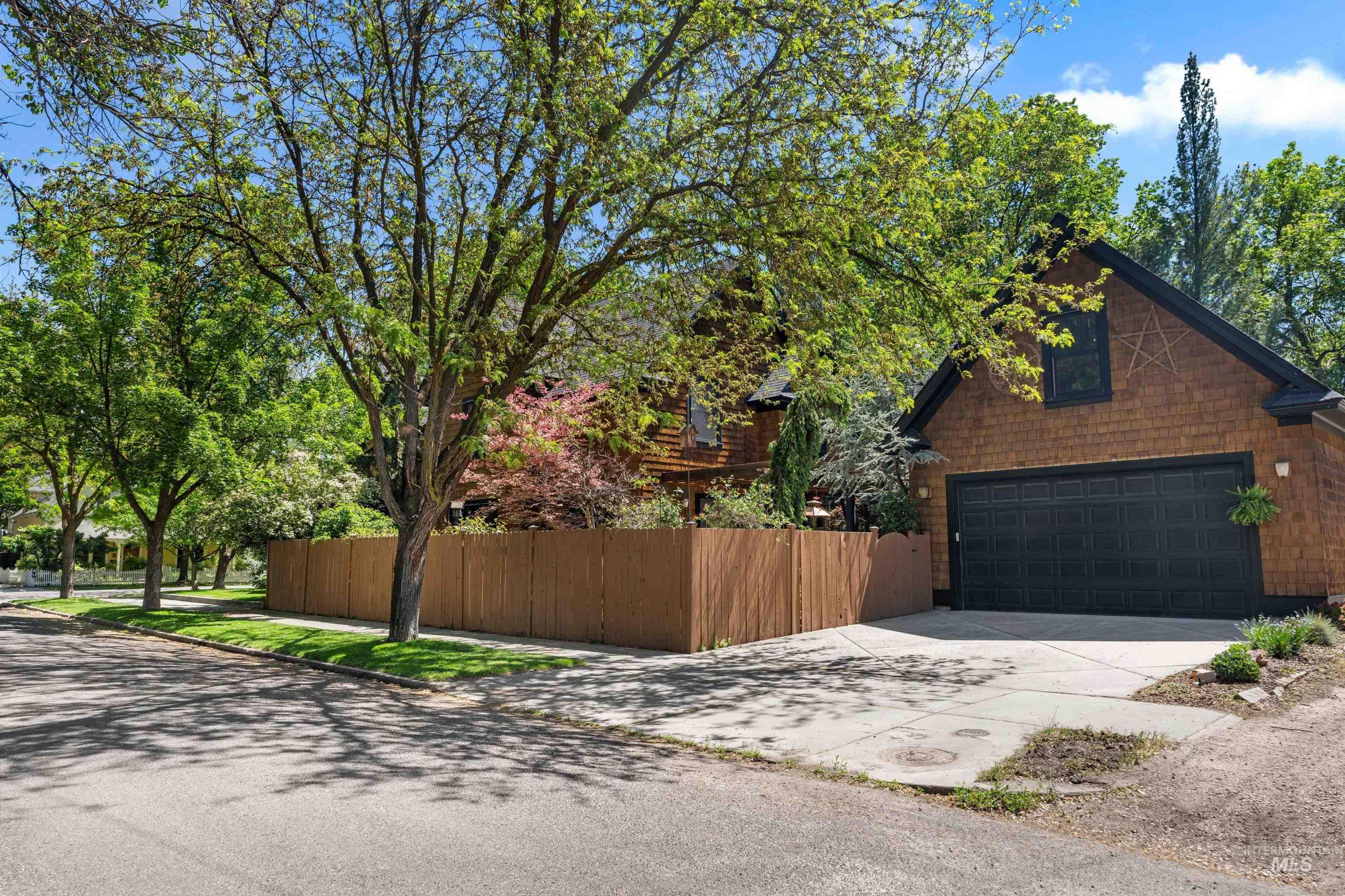 1319 N 6th Street