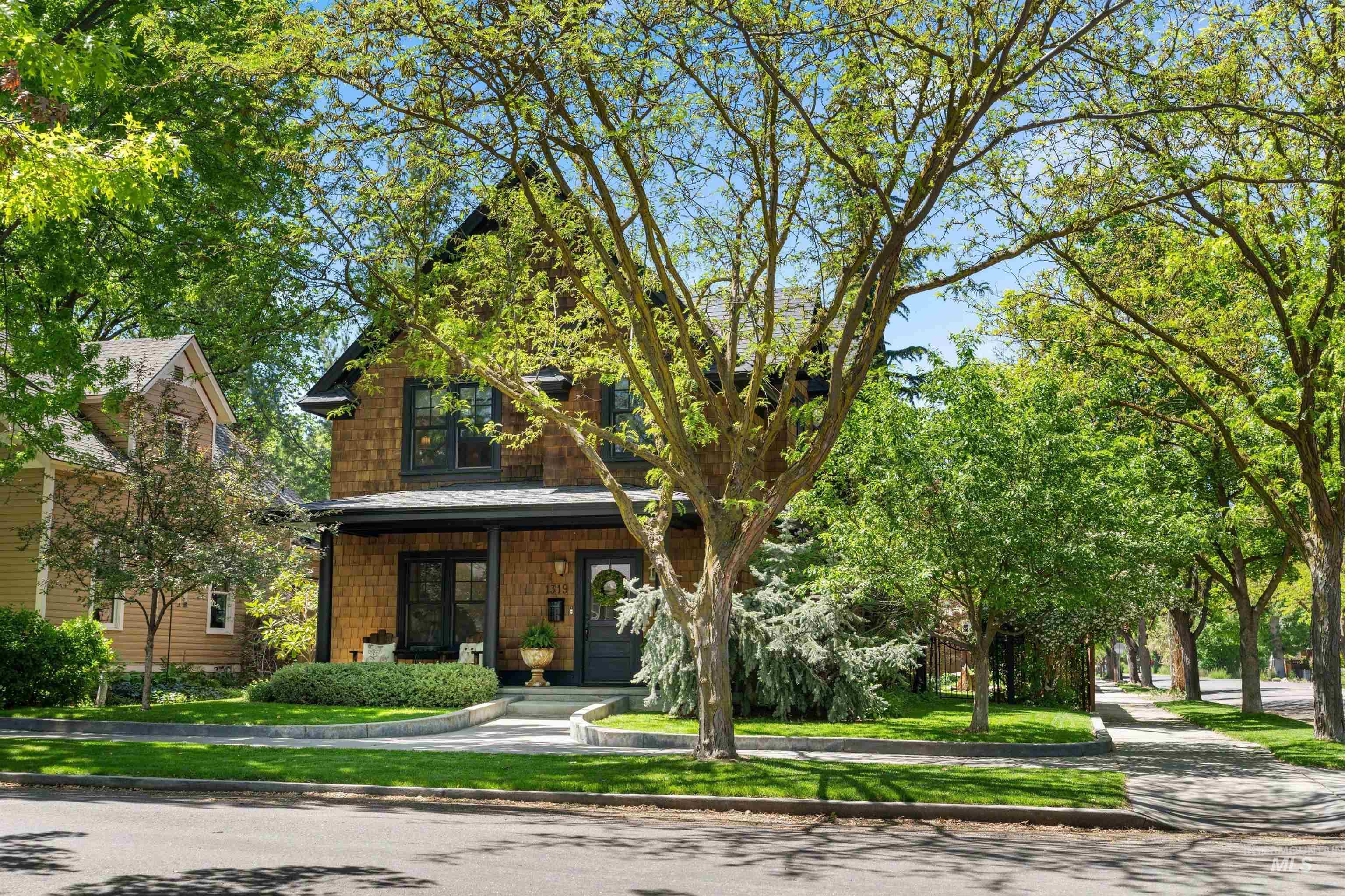 1319 N 6th Street