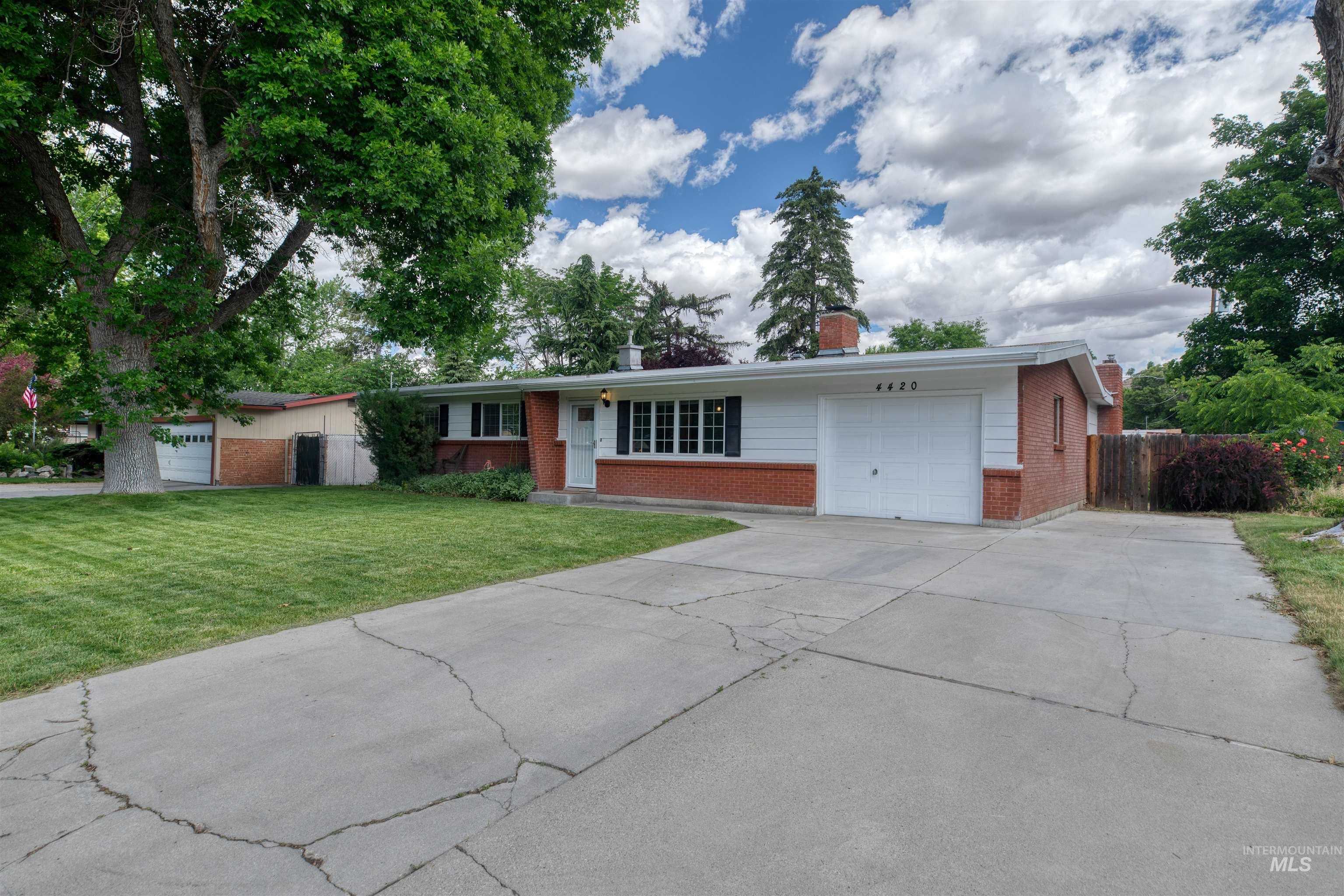 4420 W Clearview Dr