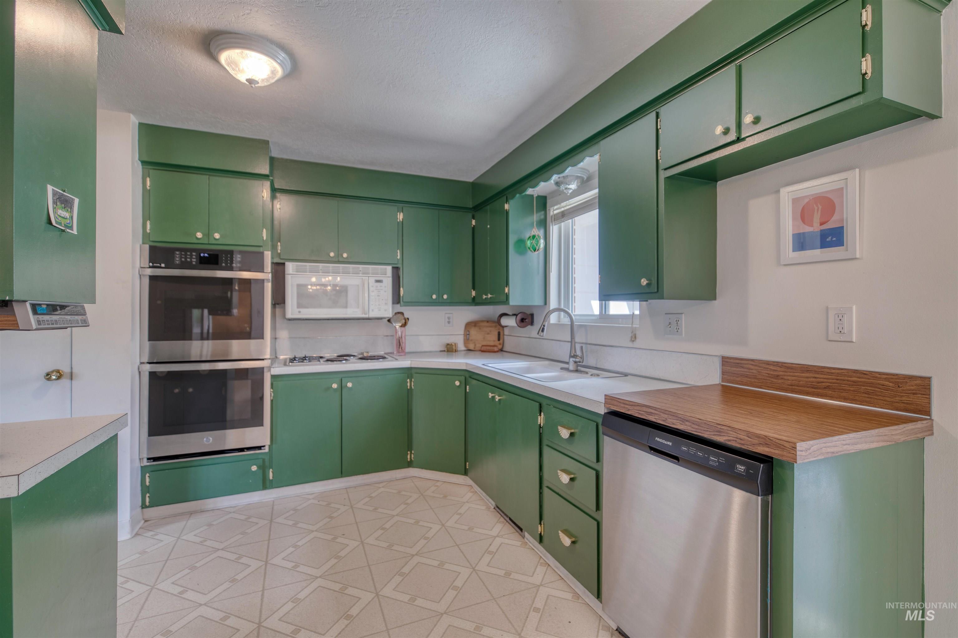 4420 W Clearview Dr