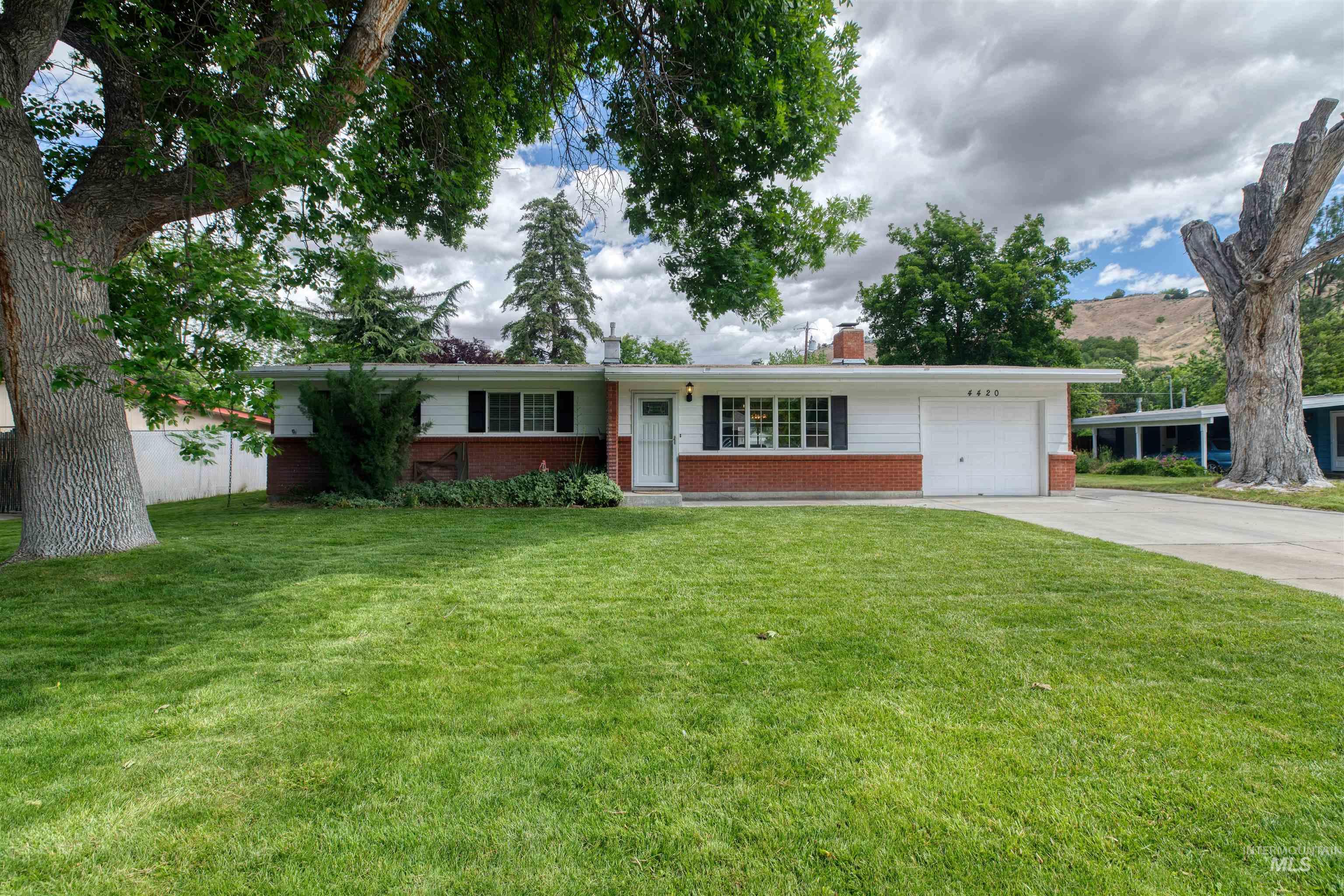 4420 W Clearview Dr