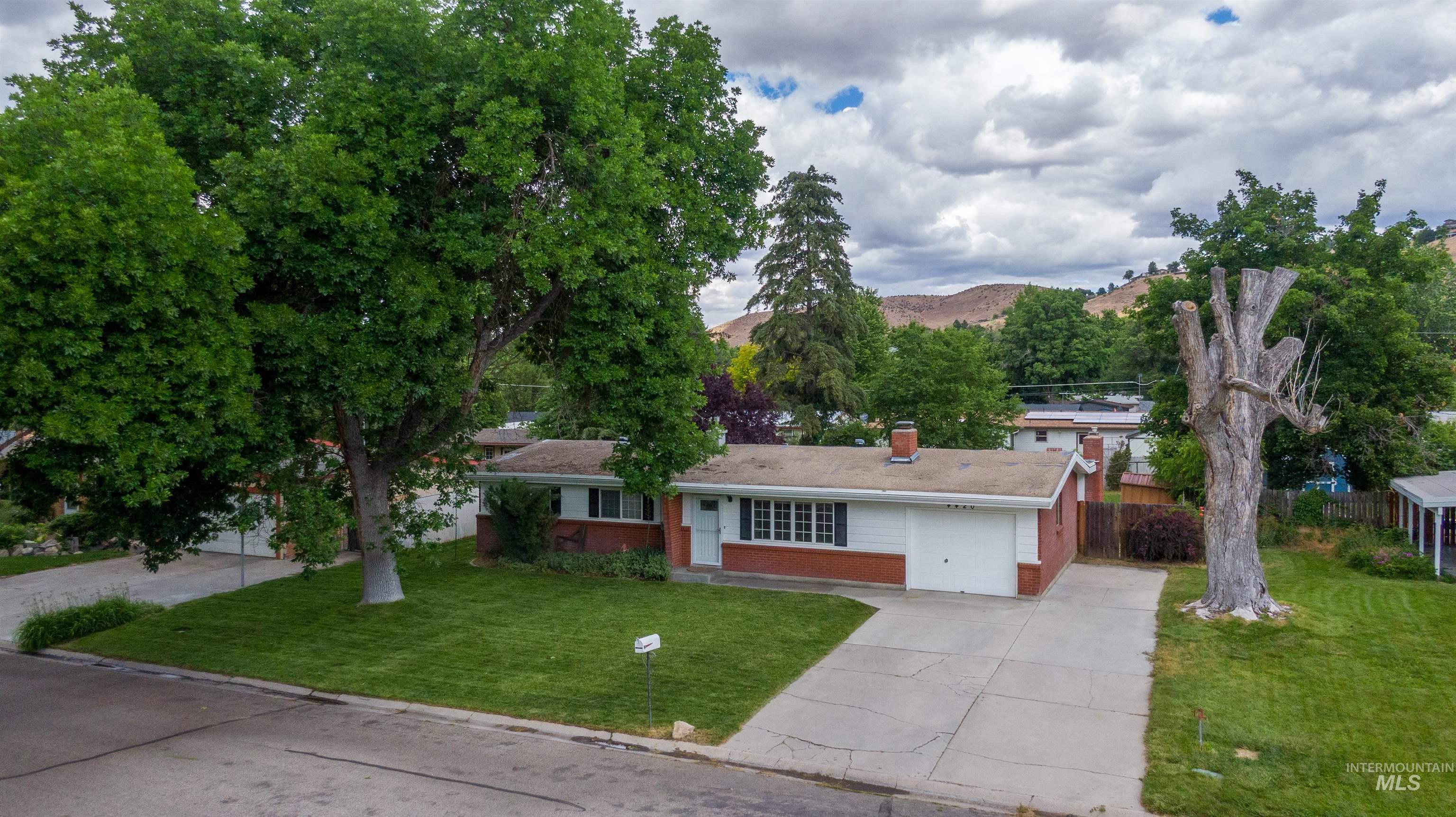 4420 W Clearview Dr