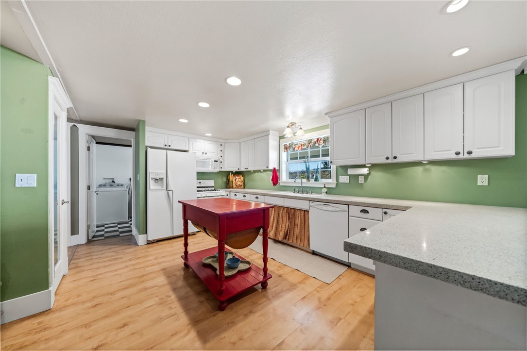 31615 Leon