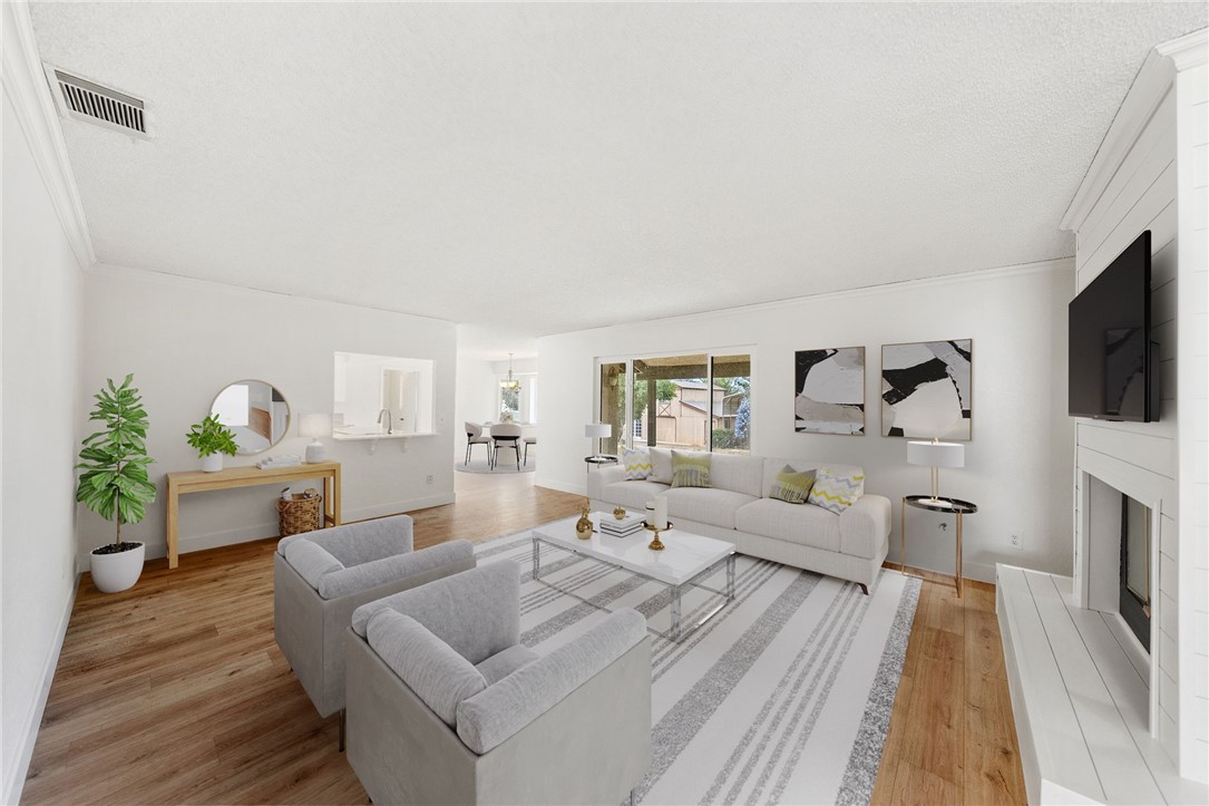 6884 Darlene
