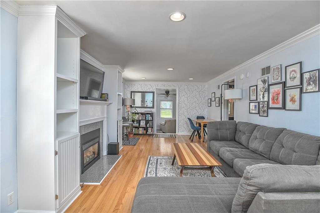 433 E 73rd Terrace