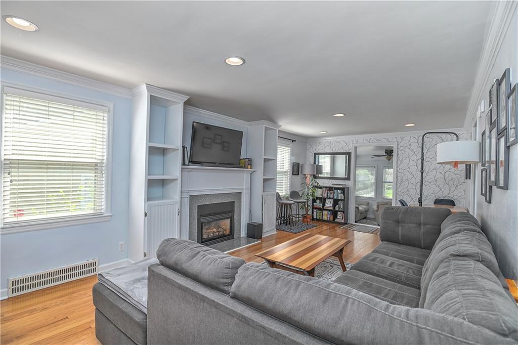 433 E 73rd Terrace