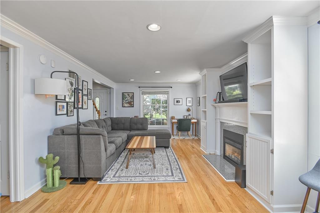 433 E 73rd Terrace